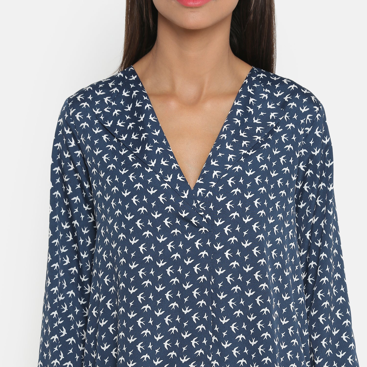 เสื้อทรงไม่สมมาตรลายนกสีน้ำเงิน