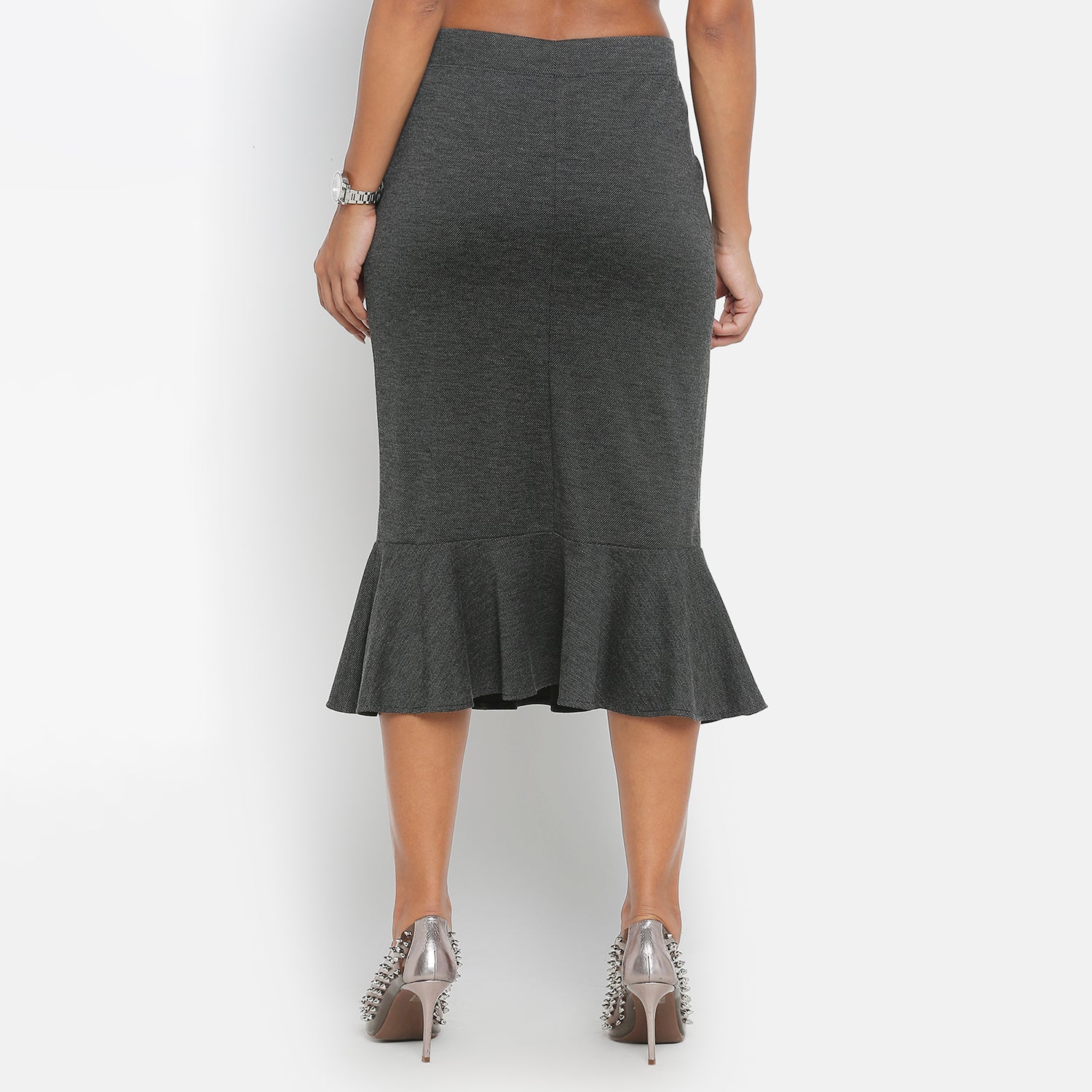 กระโปรงถักสีเทาเข้มมีระบาย