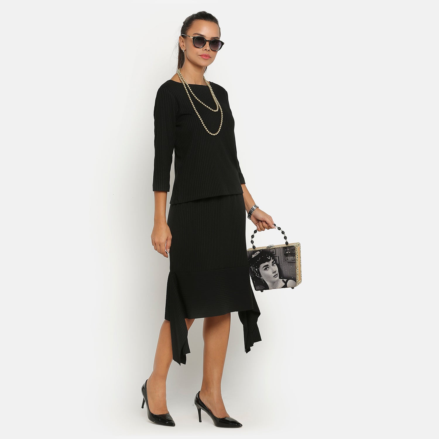 เสื้อลายริ้วสีดำมีแขน