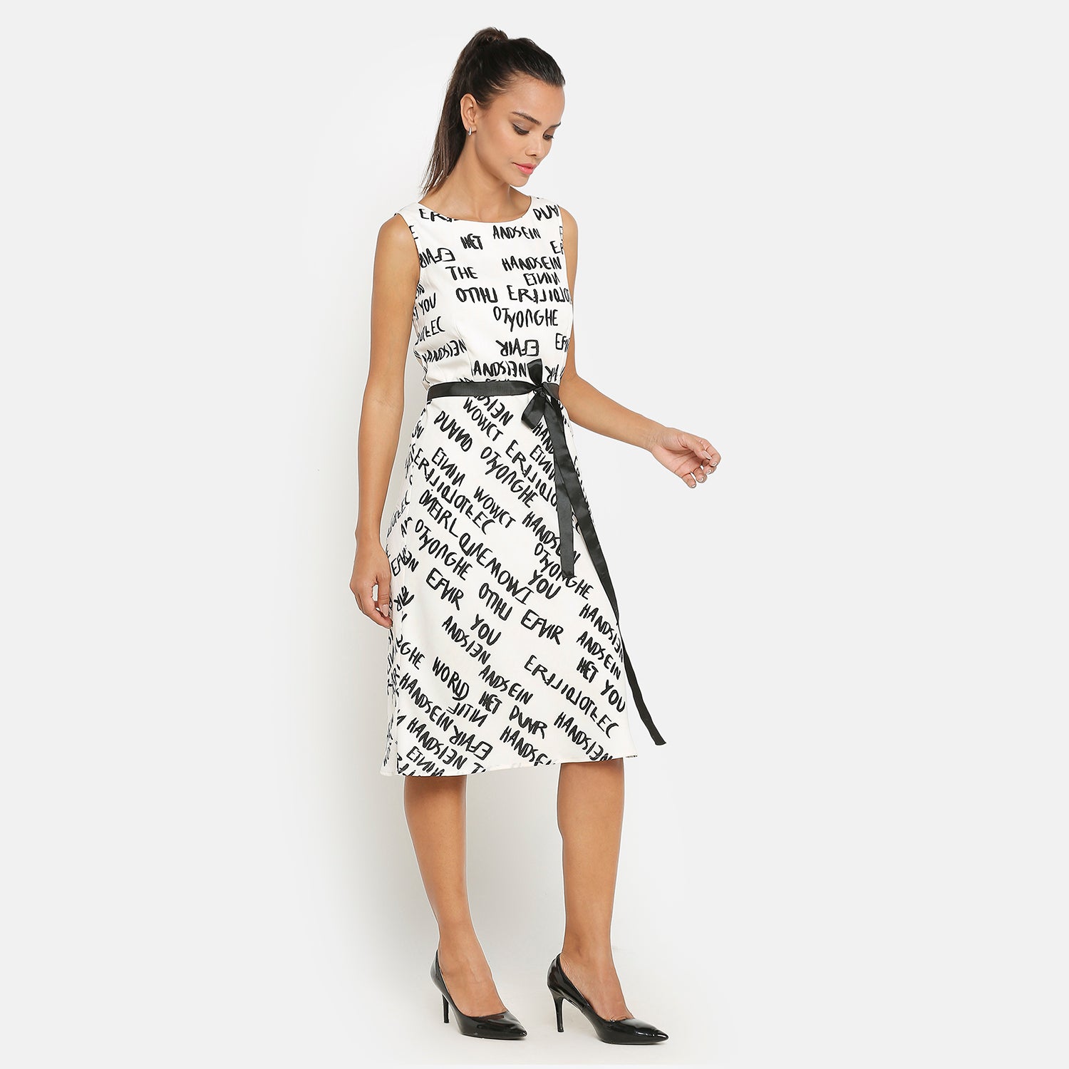 Black & White Printed Sleeveless Dresses for Women-4