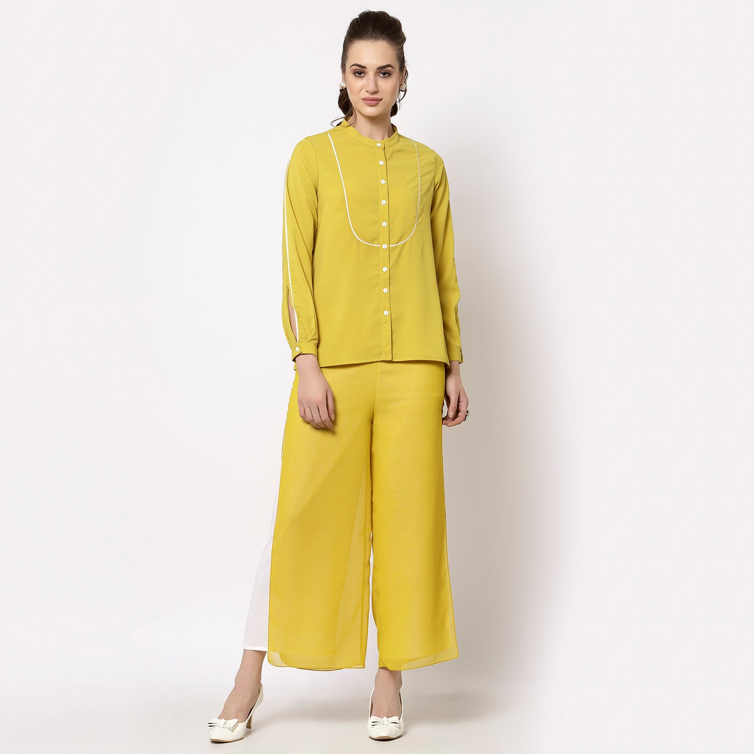 พลาสโซจอร์เจ็ตสีเหลืองขาวเครปพร้อมช่องเปิด