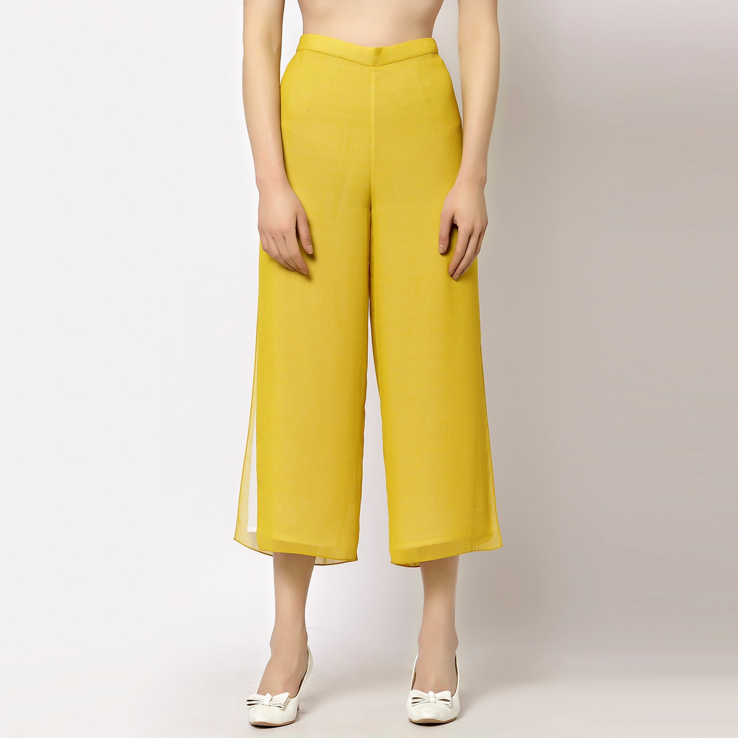 พลาสโซจอร์เจ็ตสีเหลืองขาวเครปพร้อมช่องเปิด