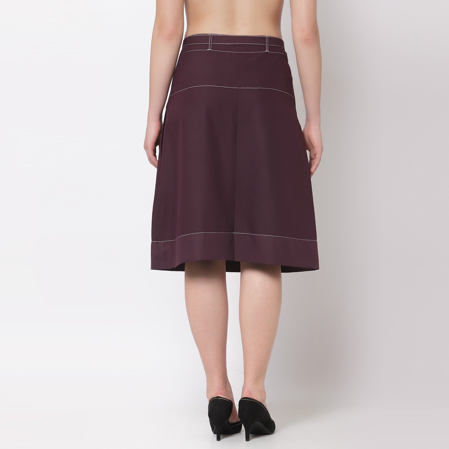 กระโปรงสีม่วงเย็บตะเข็บด้านบนสีเทา