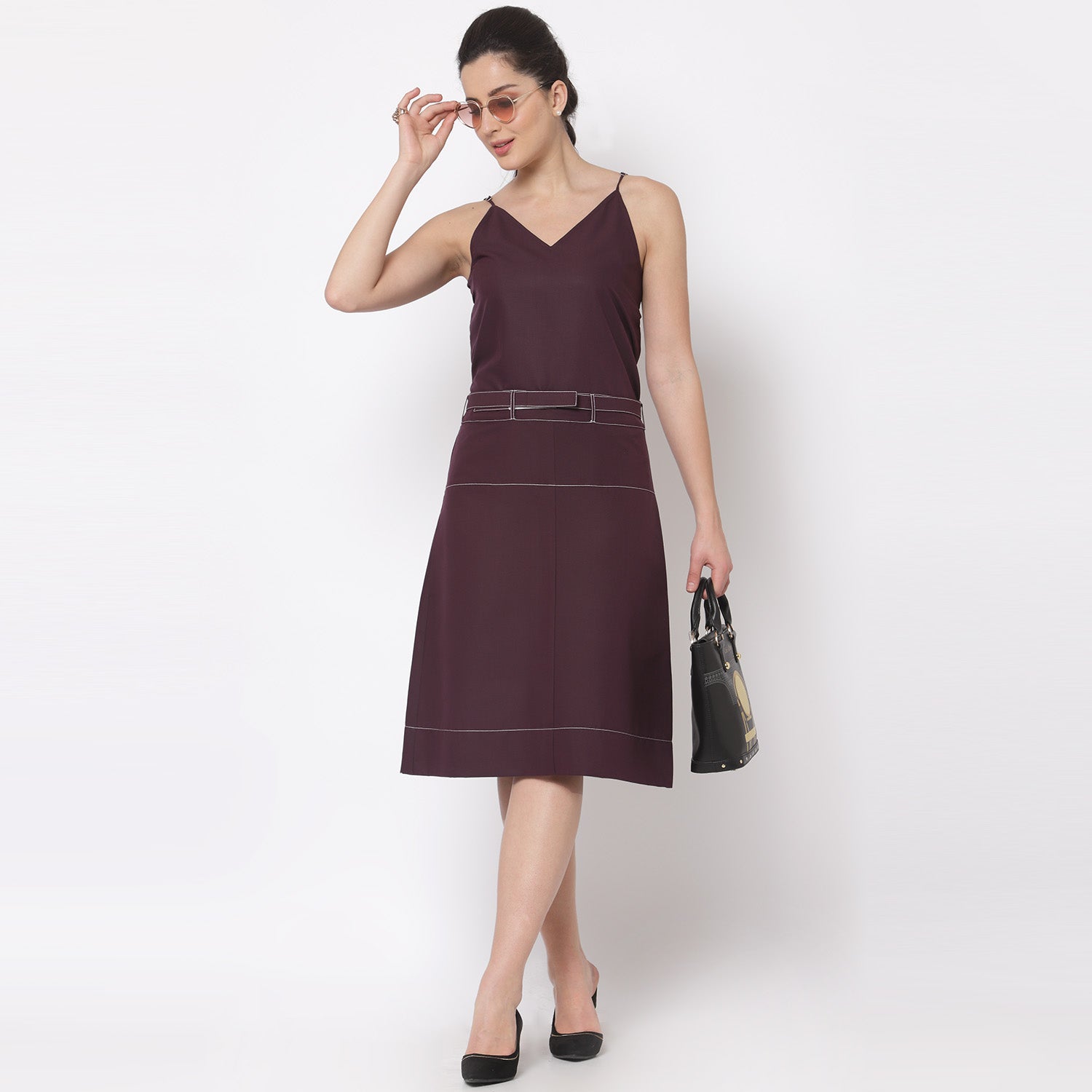 กระโปรงสีม่วงเย็บตะเข็บด้านบนสีเทา