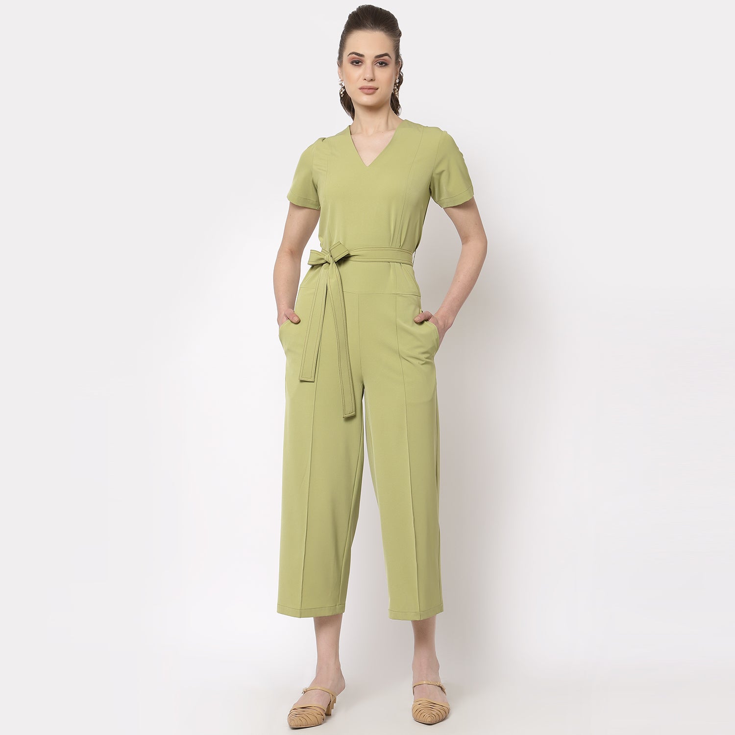 จั๊มสูทสีมะกอก