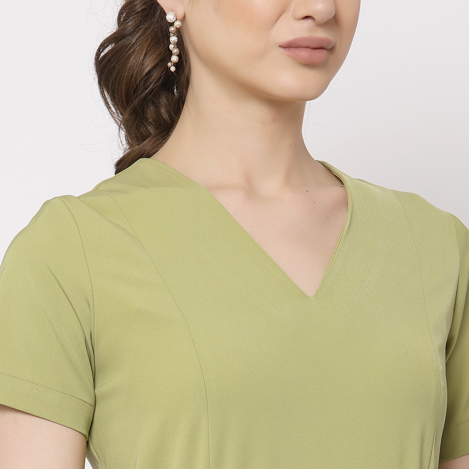 จั๊มสูทสีมะกอก