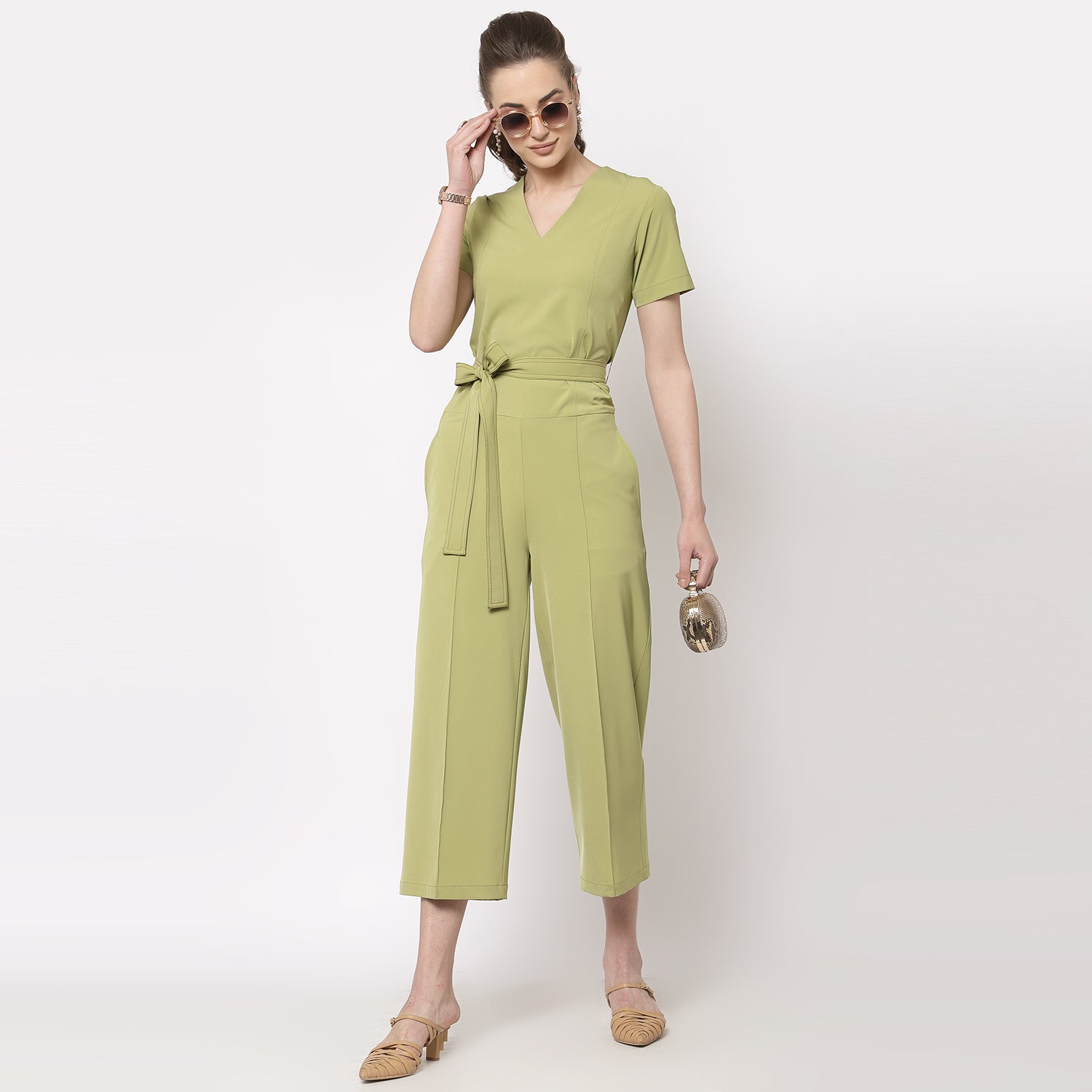 จั๊มสูทสีมะกอก