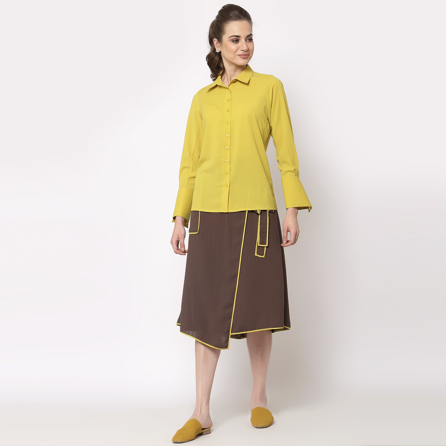 เสื้อเชิ้ตสีเหลืองแขนซ้อน