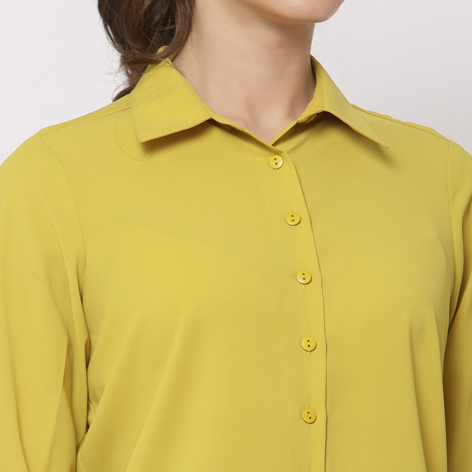 เสื้อเชิ้ตสีเหลืองแขนซ้อน