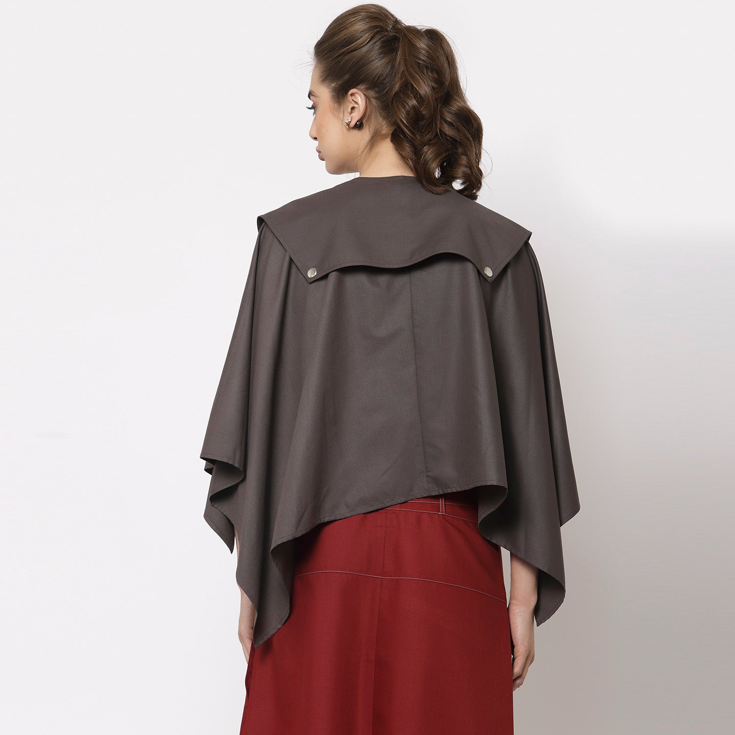 Jaket Cape Asimetri Kelabu