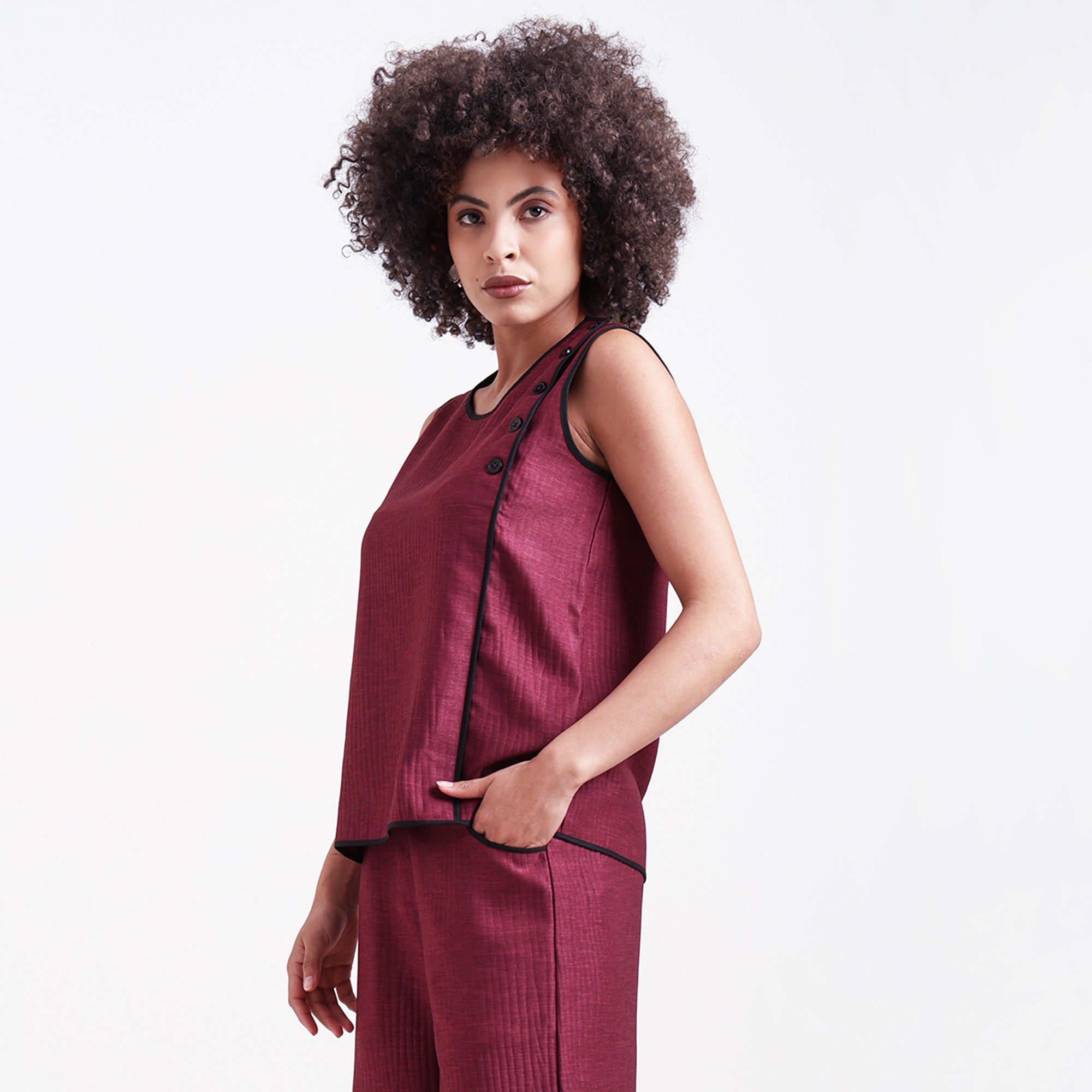 Wine Textured Sleeveless Top With Black Piping