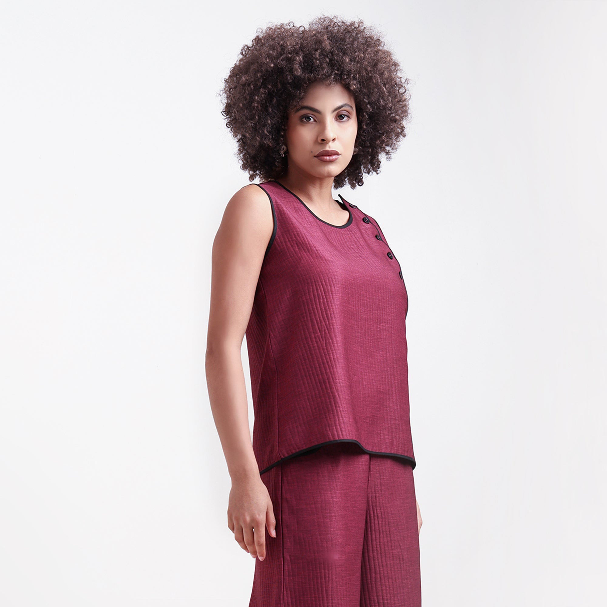 Wine Textured Sleeveless Top With Black Piping