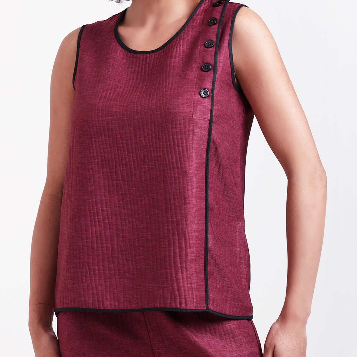 Wine Textured Sleeveless Top With Black Piping