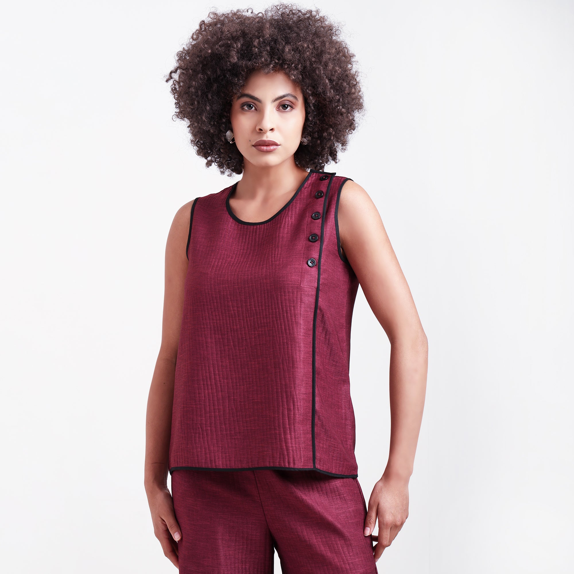 Wine Textured Sleeveless Top With Black Piping