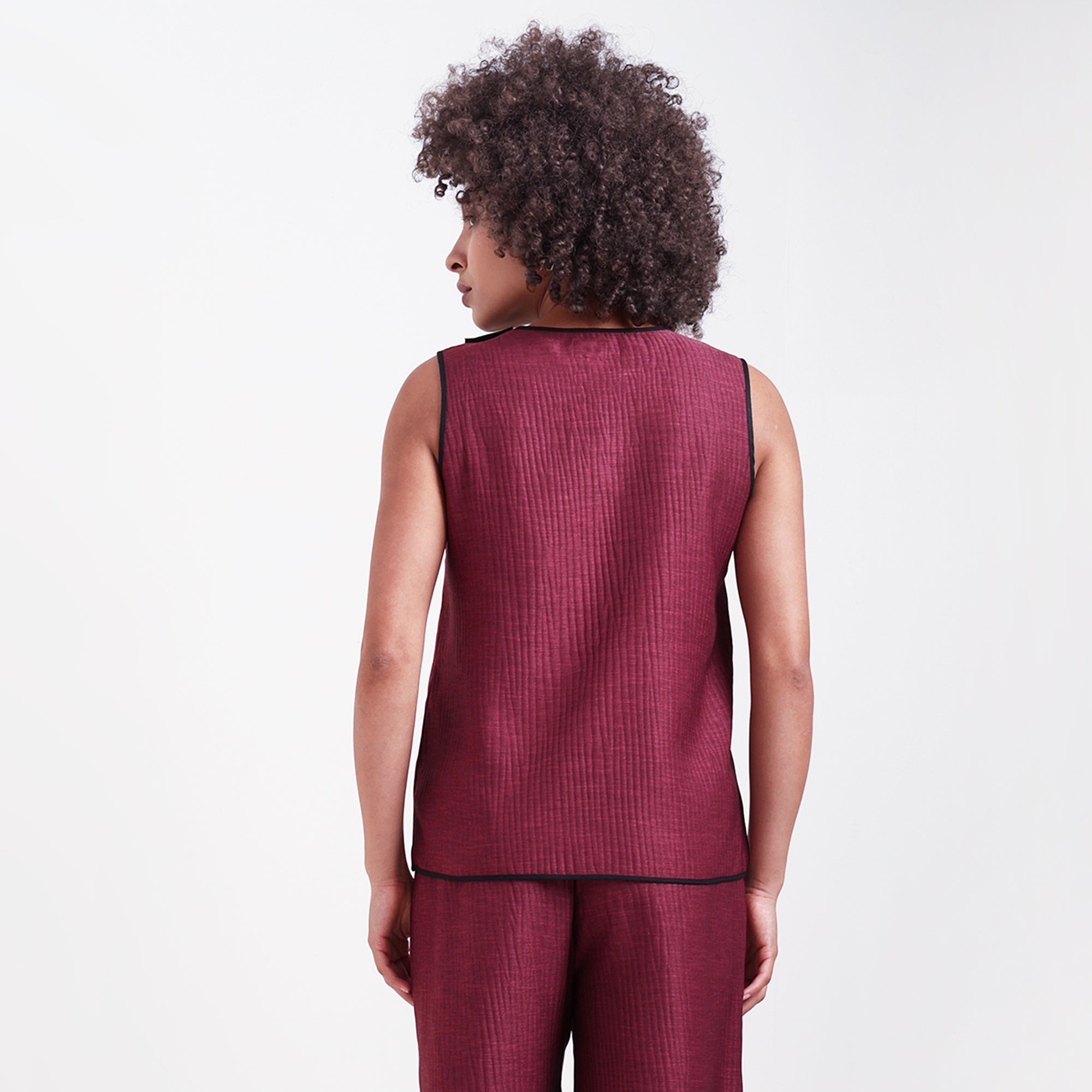 Wine Textured Sleeveless Top With Black Piping