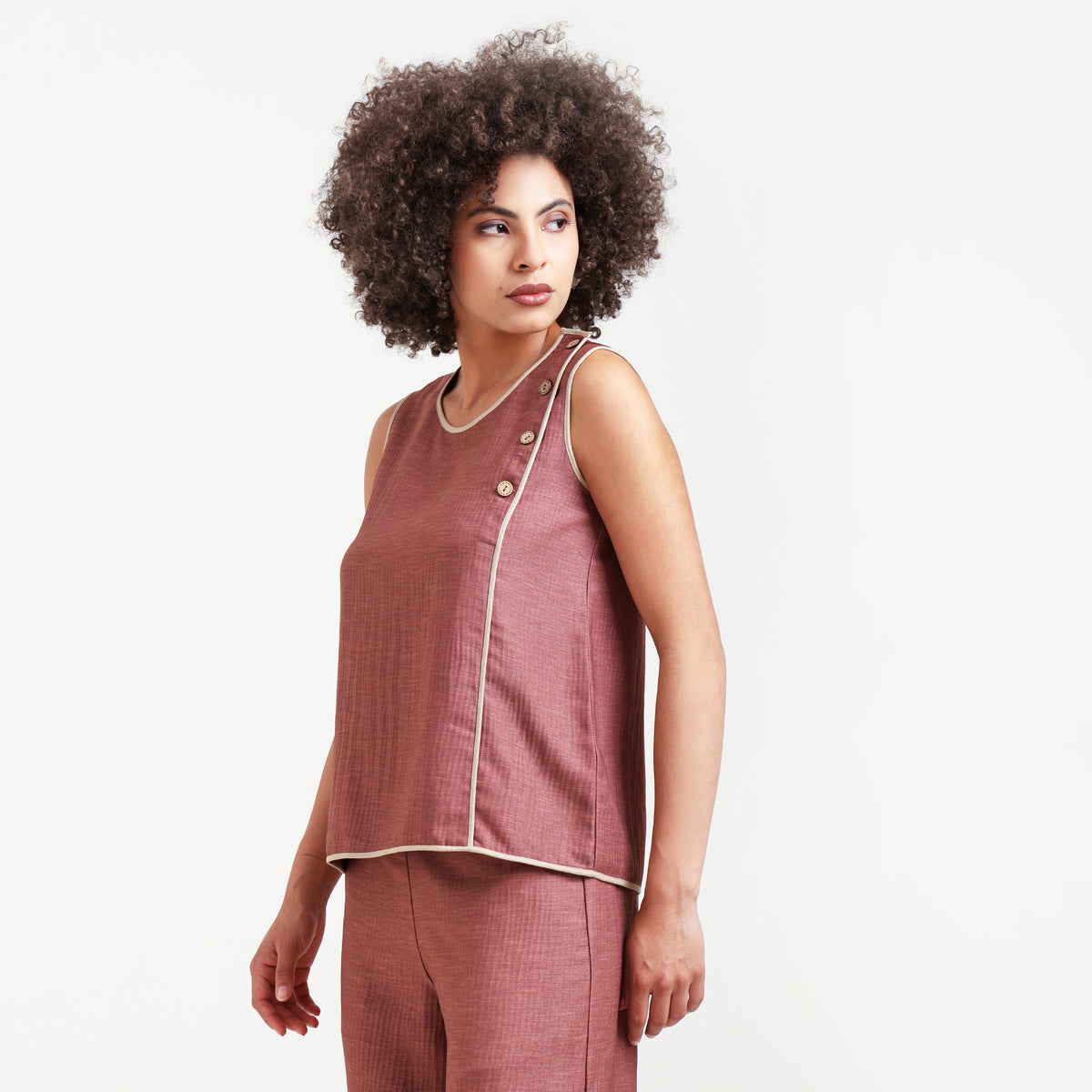Peach Textured Sleeveless Top With Beige Piping