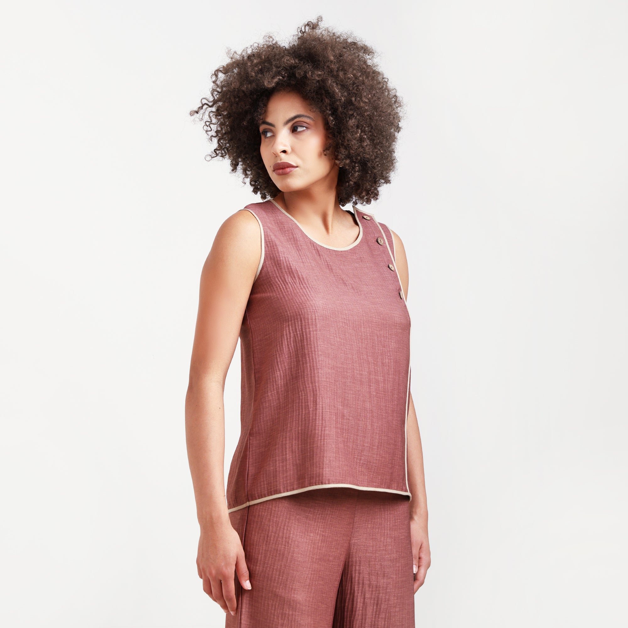 Peach Textured Sleeveless Top With Beige Piping
