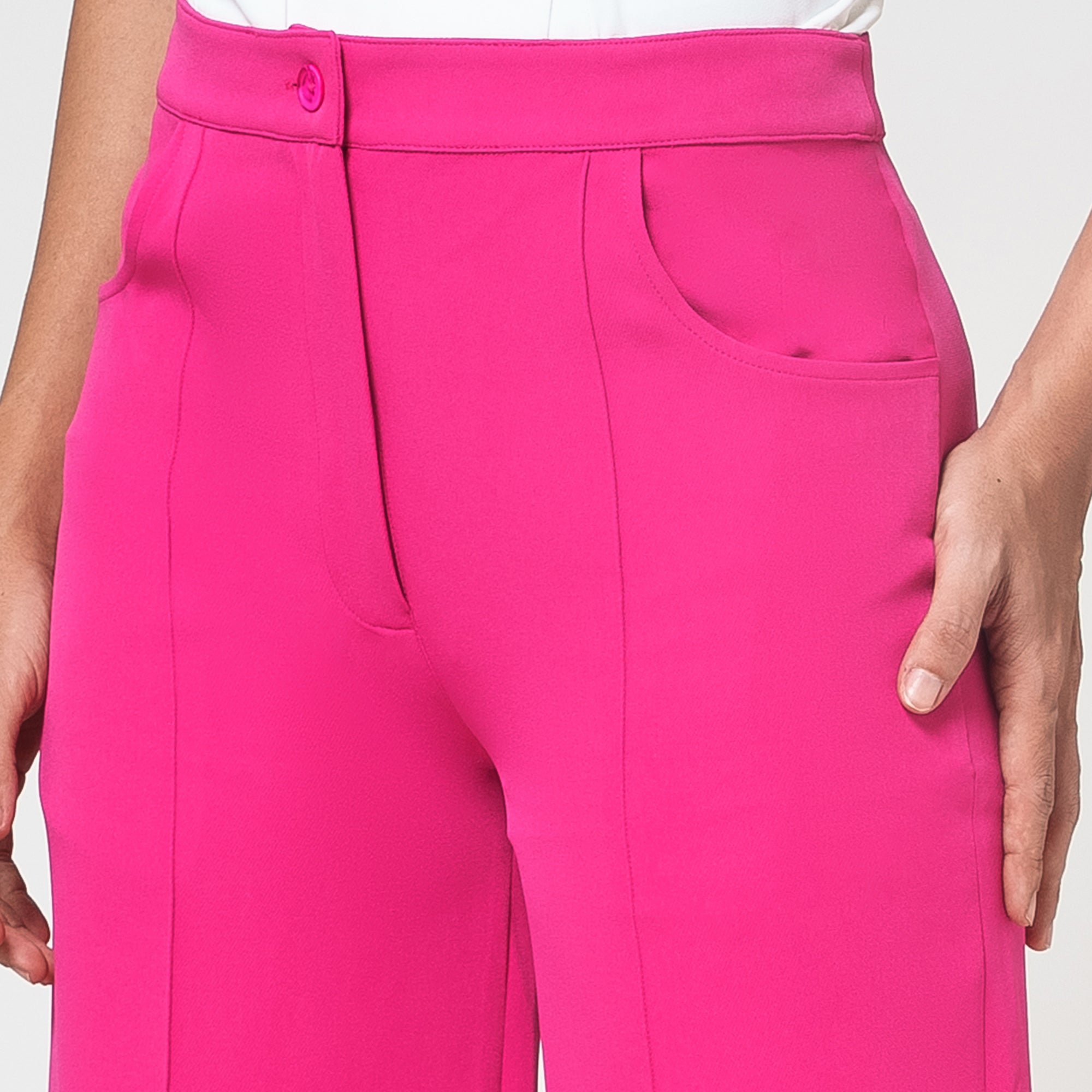 ผ้าซารีป่านสีเบจพร้อมไข่มุก