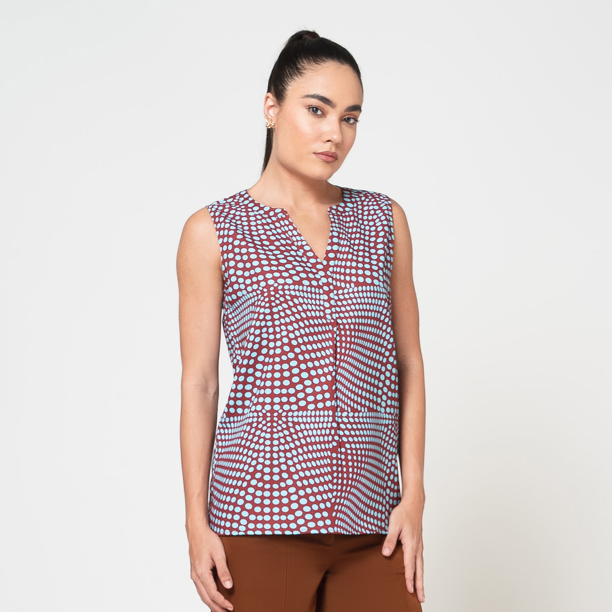 ผ้าซารีป่านสีเบจพร้อมไข่มุก