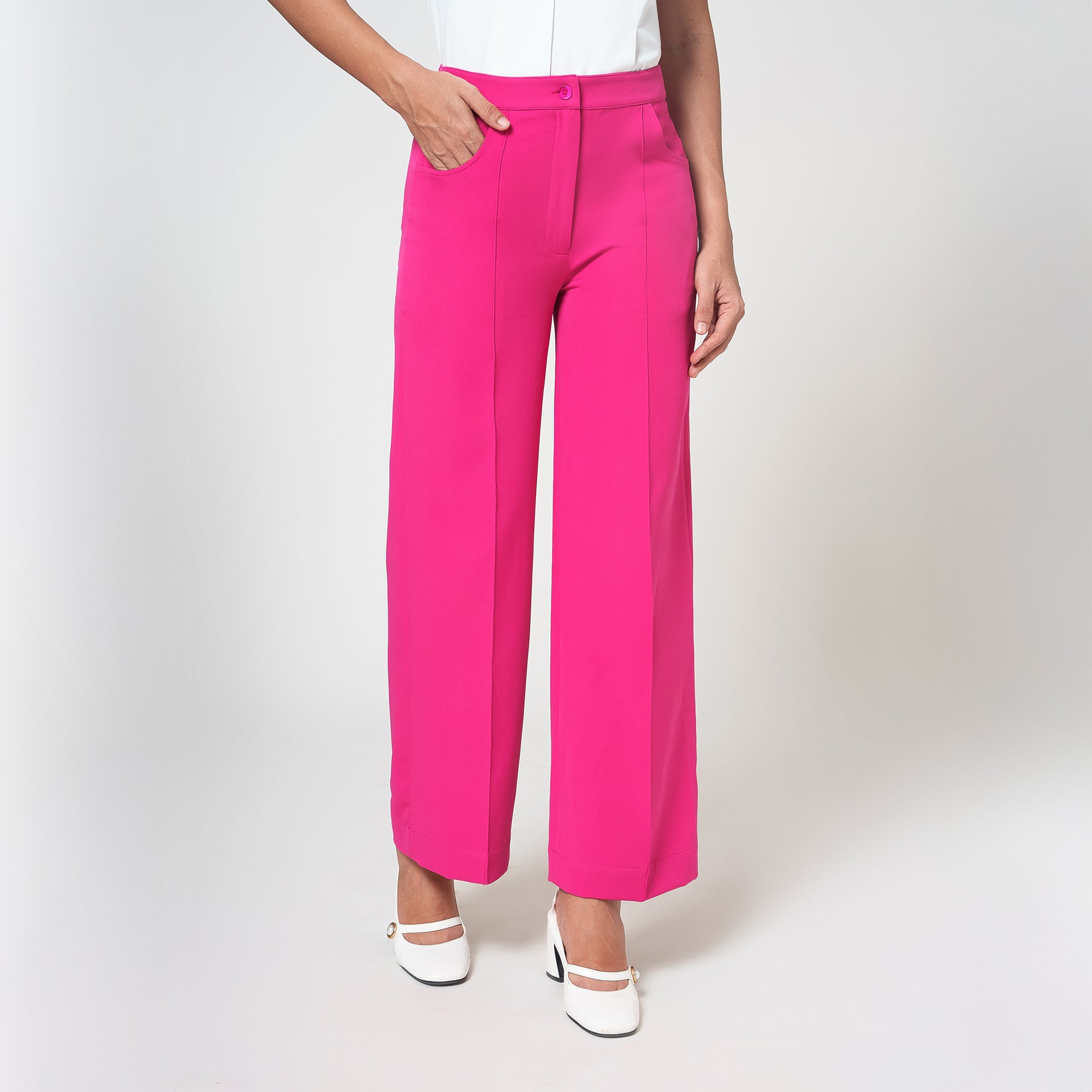 ผ้าซารีป่านสีเบจพร้อมไข่มุก