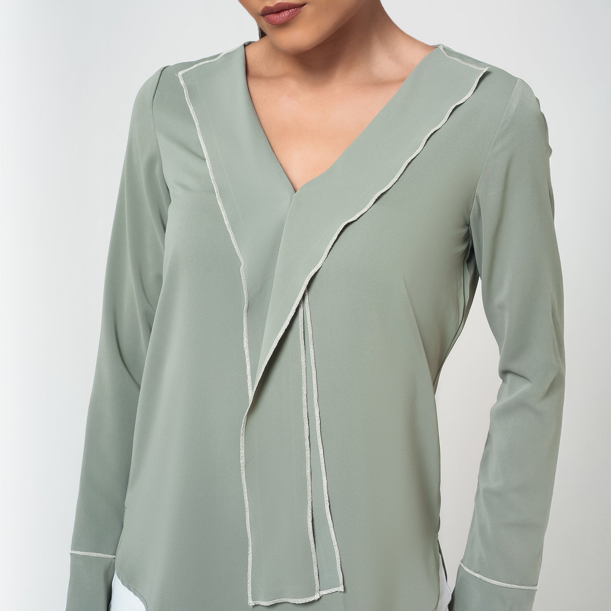 ผ้าซารีป่านสีเบจพร้อมไข่มุก