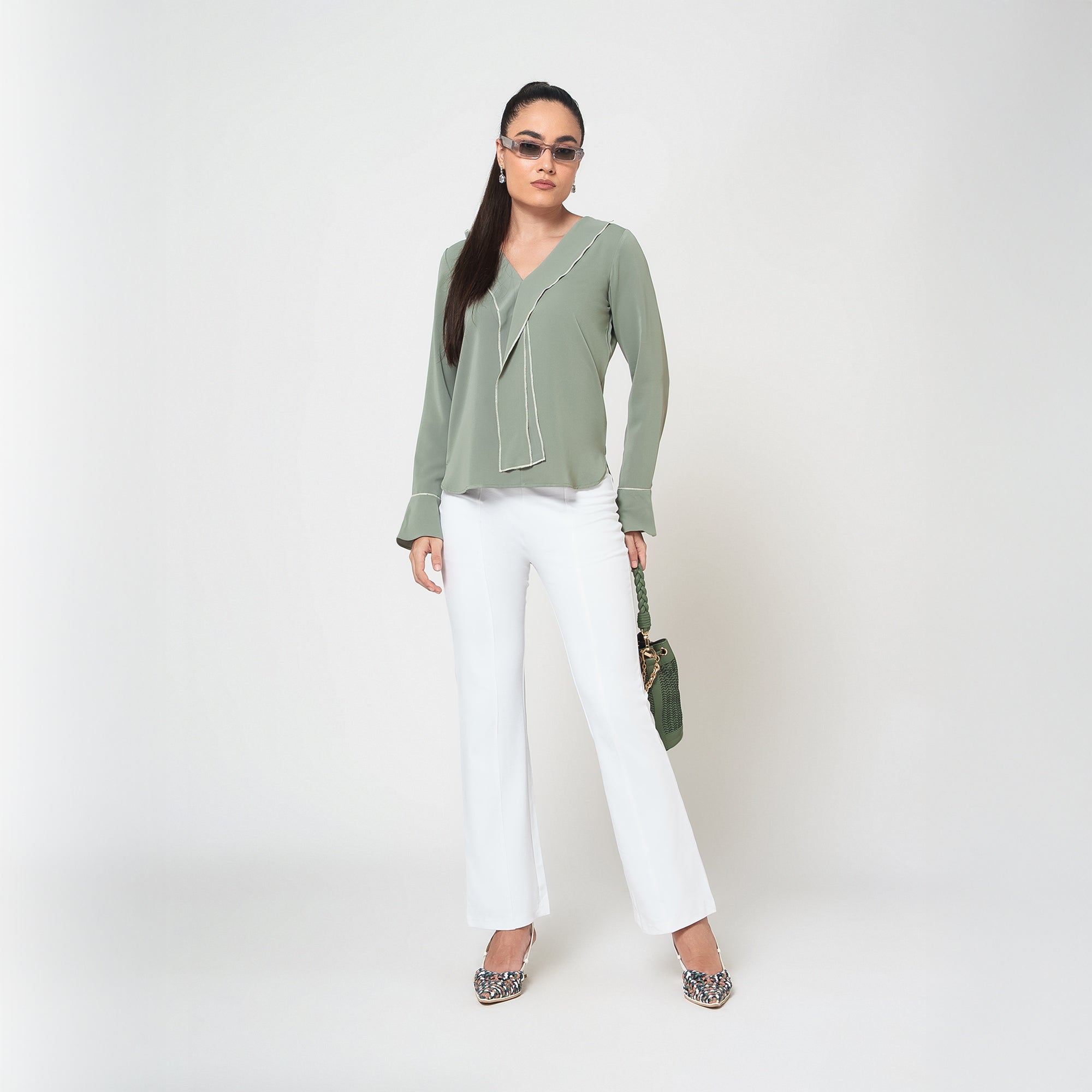 ผ้าซารีป่านสีเบจพร้อมไข่มุก