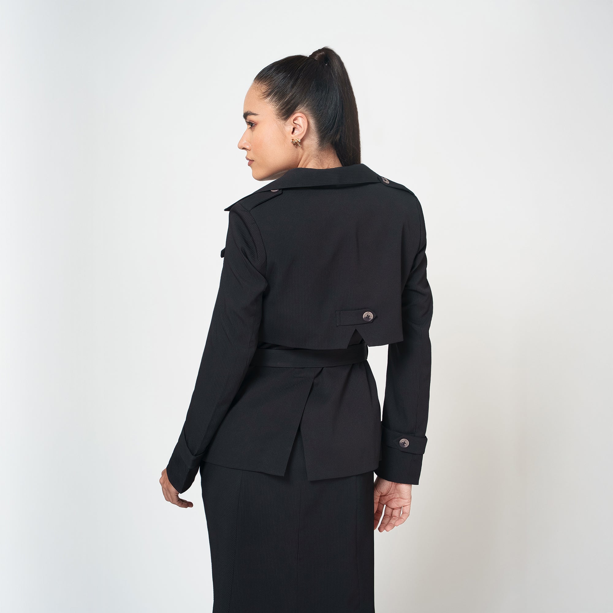 ผ้าซารีป่านสีเบจพร้อมไข่มุก