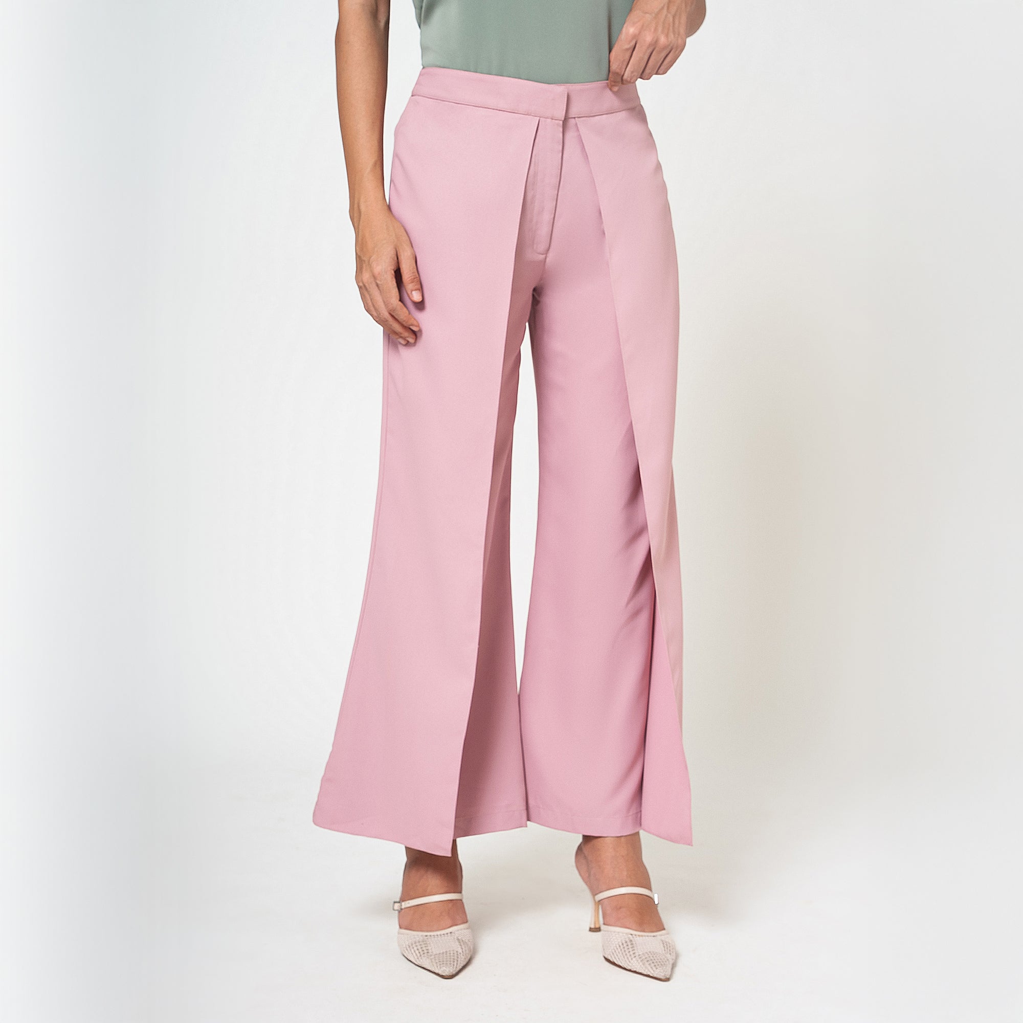 ผ้าซารีป่านสีเบจพร้อมไข่มุก