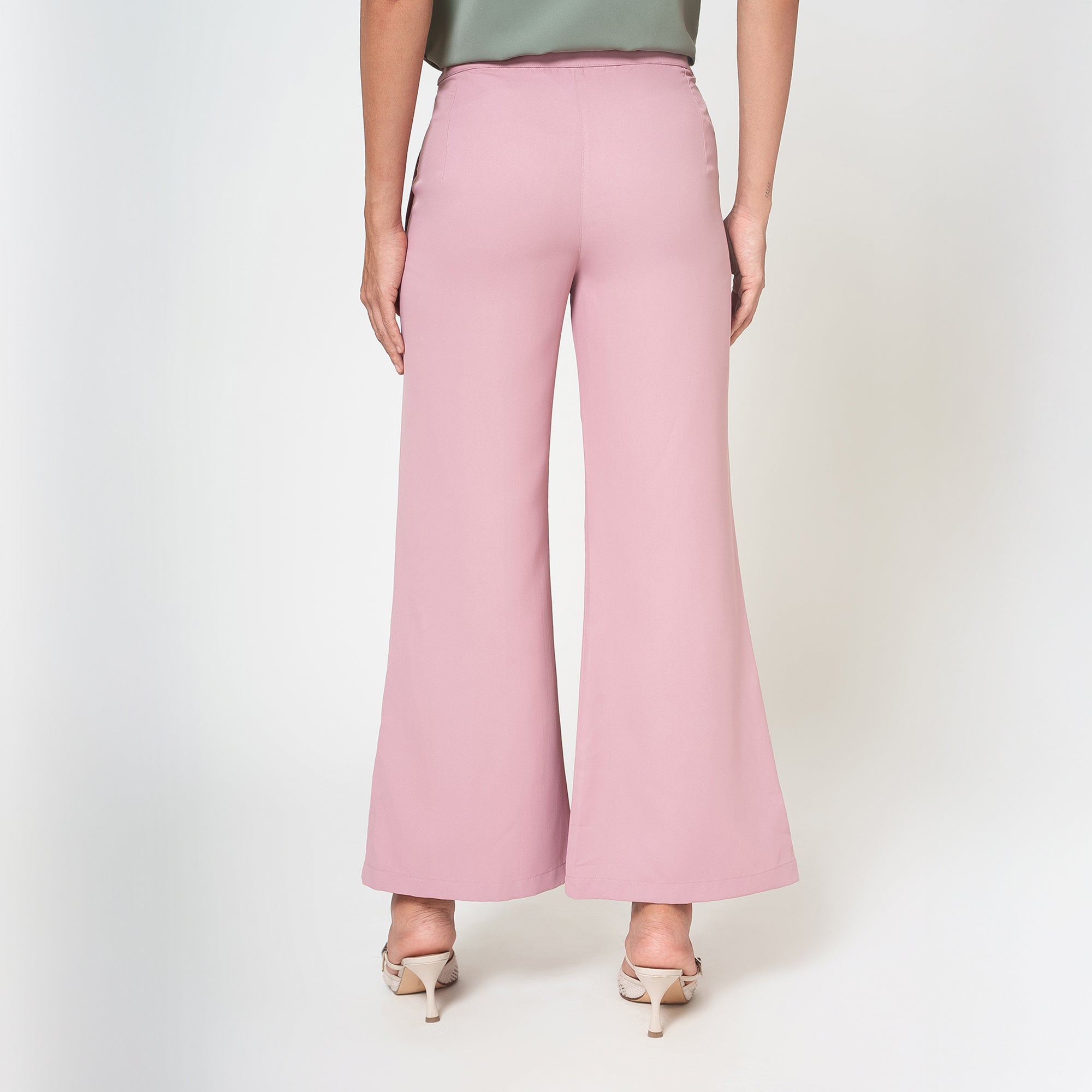 ผ้าซารีป่านสีเบจพร้อมไข่มุก