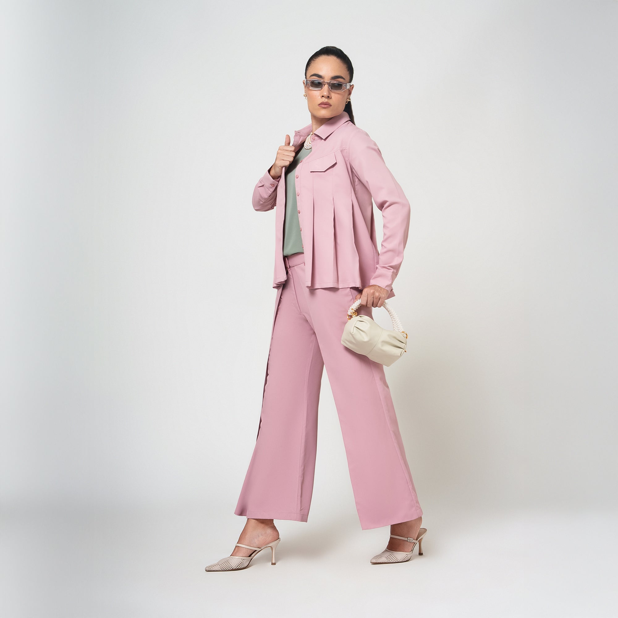 ผ้าซารีป่านสีเบจพร้อมไข่มุก