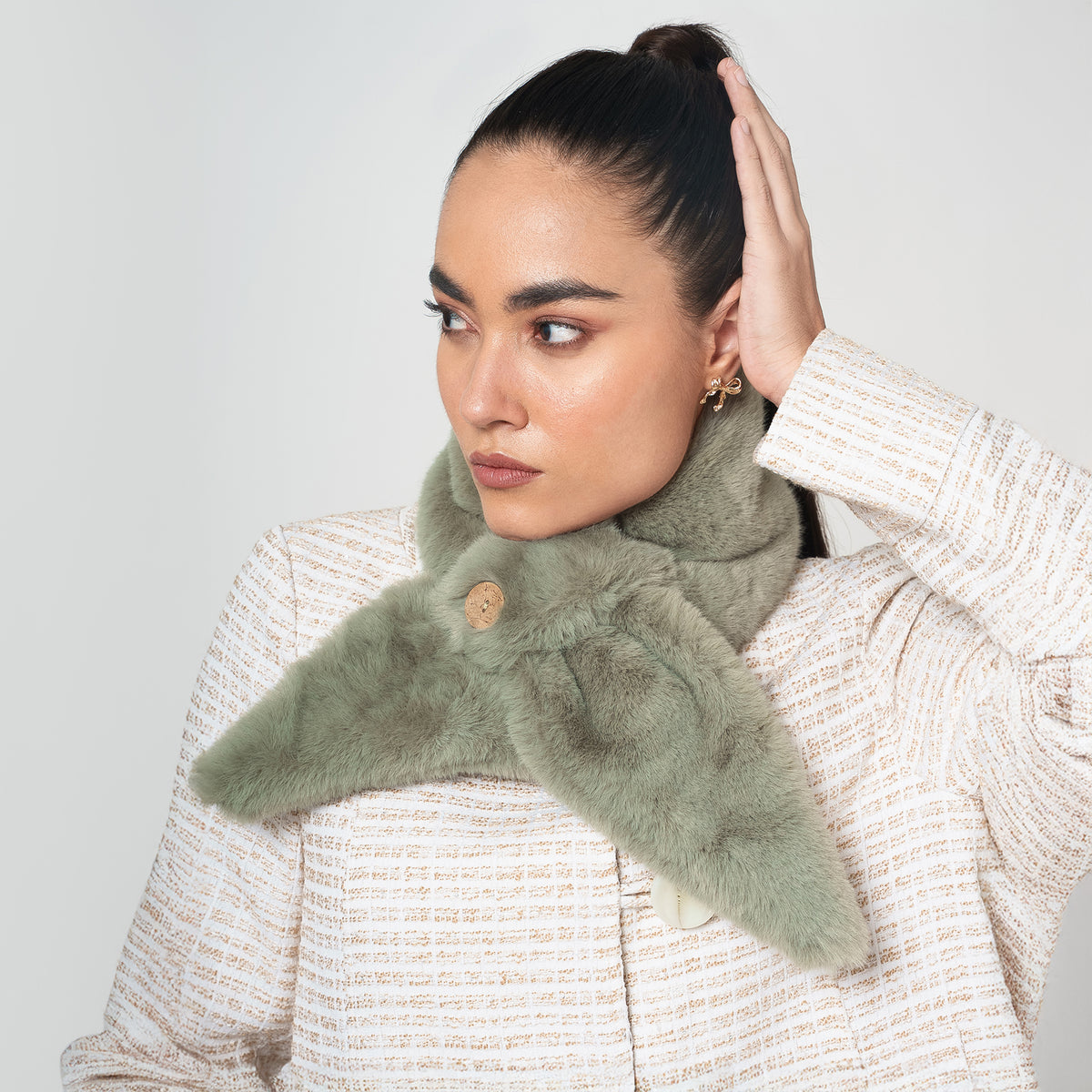 Green Fur Collar With Buttons