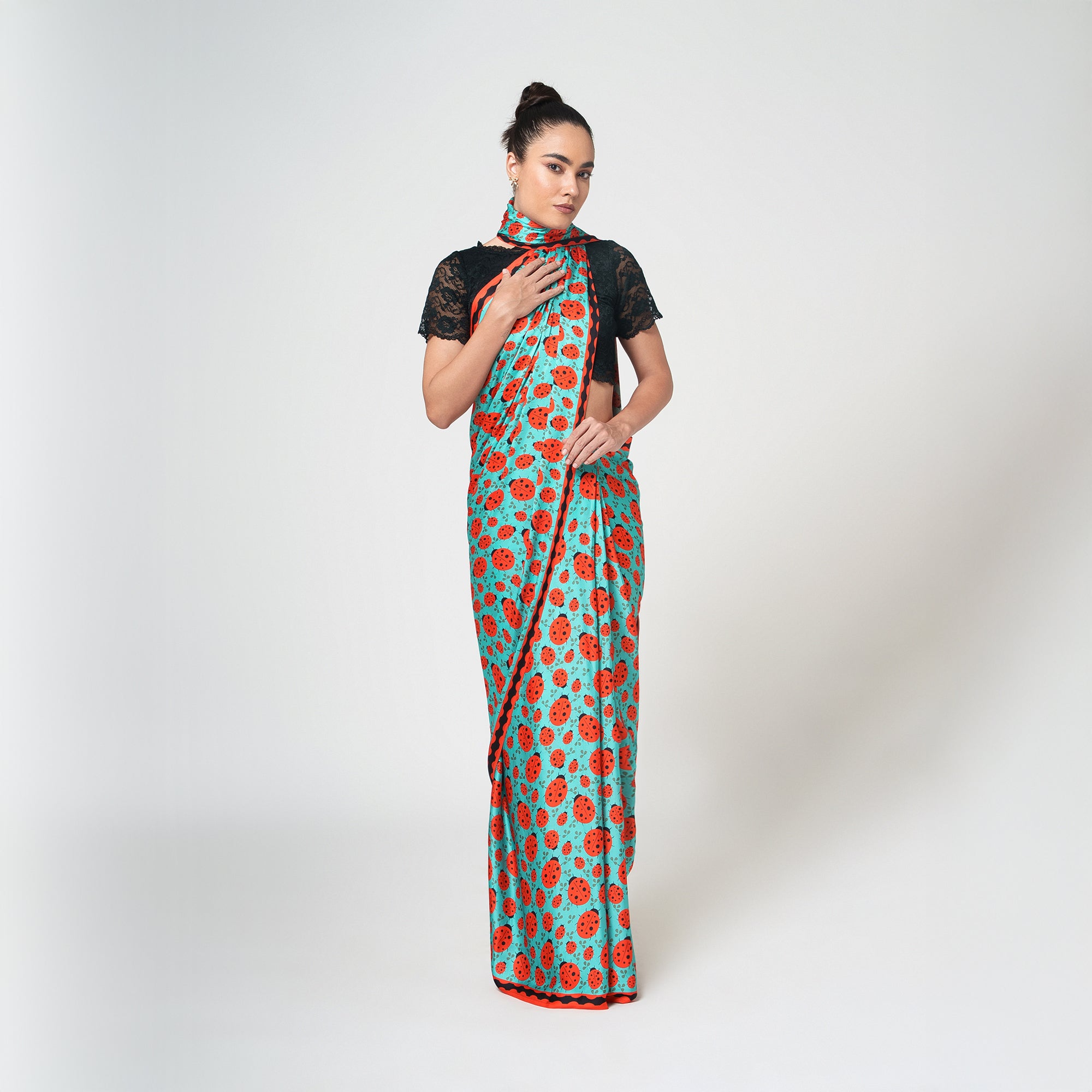 Saree Jute Beige Dengan Mutiara