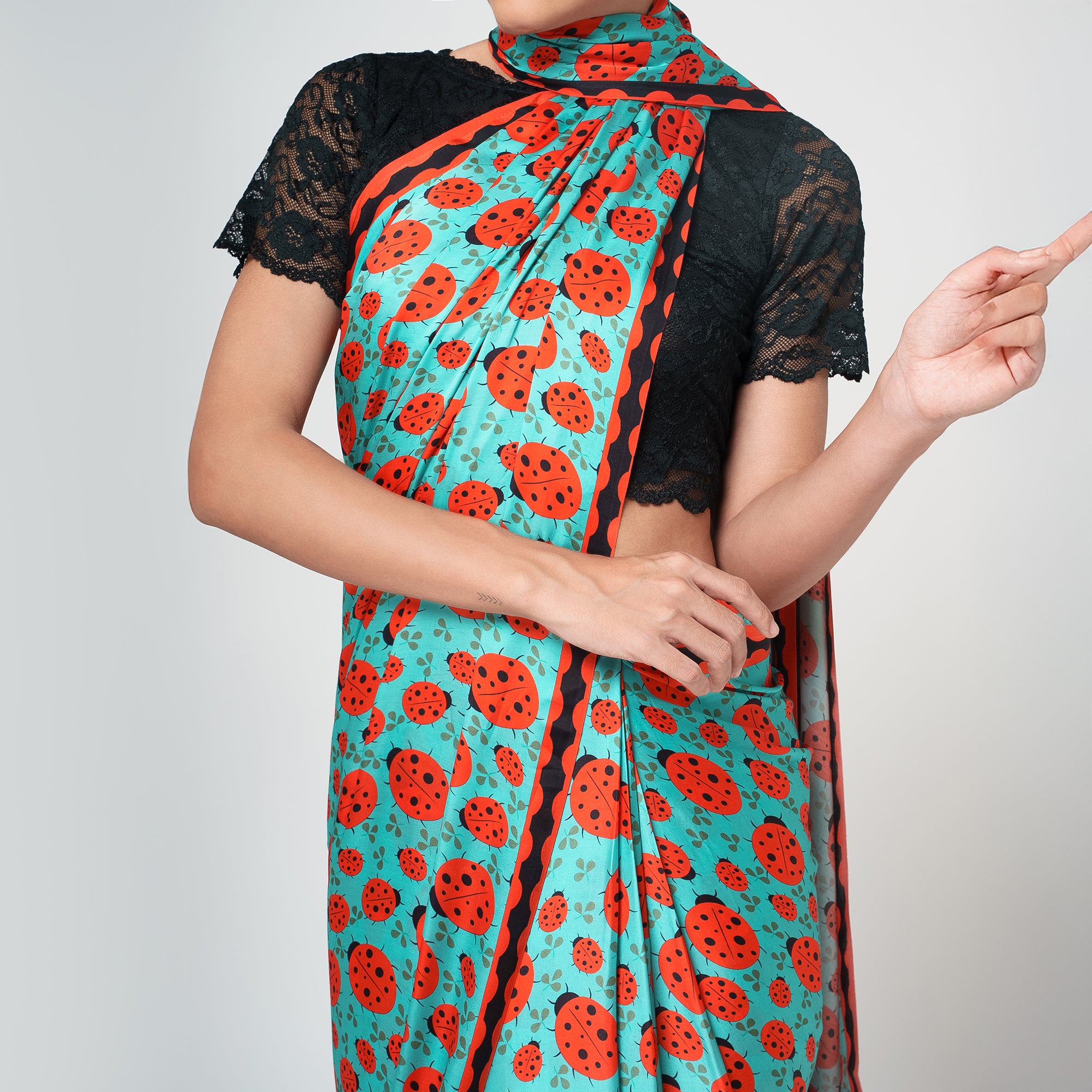 Saree Jute Beige Dengan Mutiara