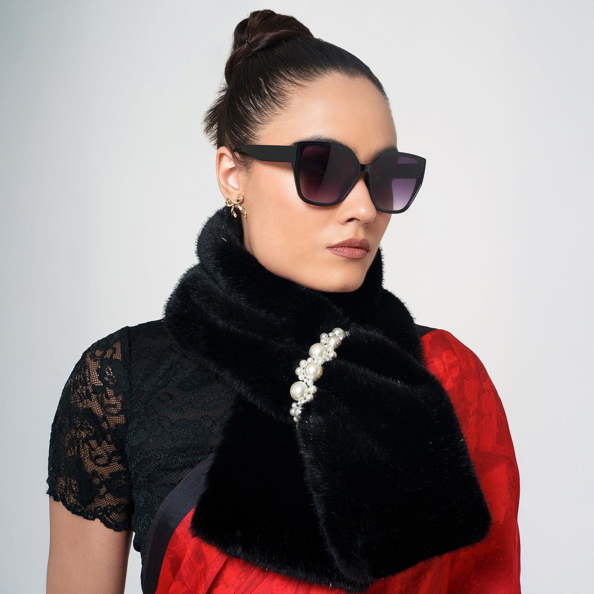 Black Collar Scarf with Pearl