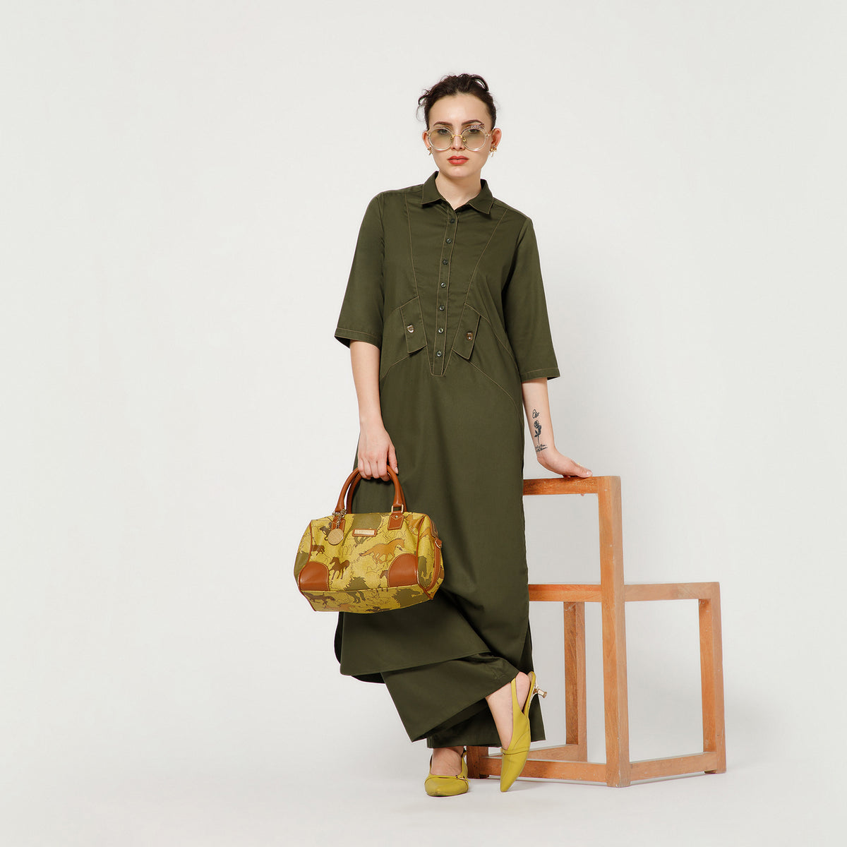 Olive Cotton Blend Kurta With Contrast Thread With Pocket