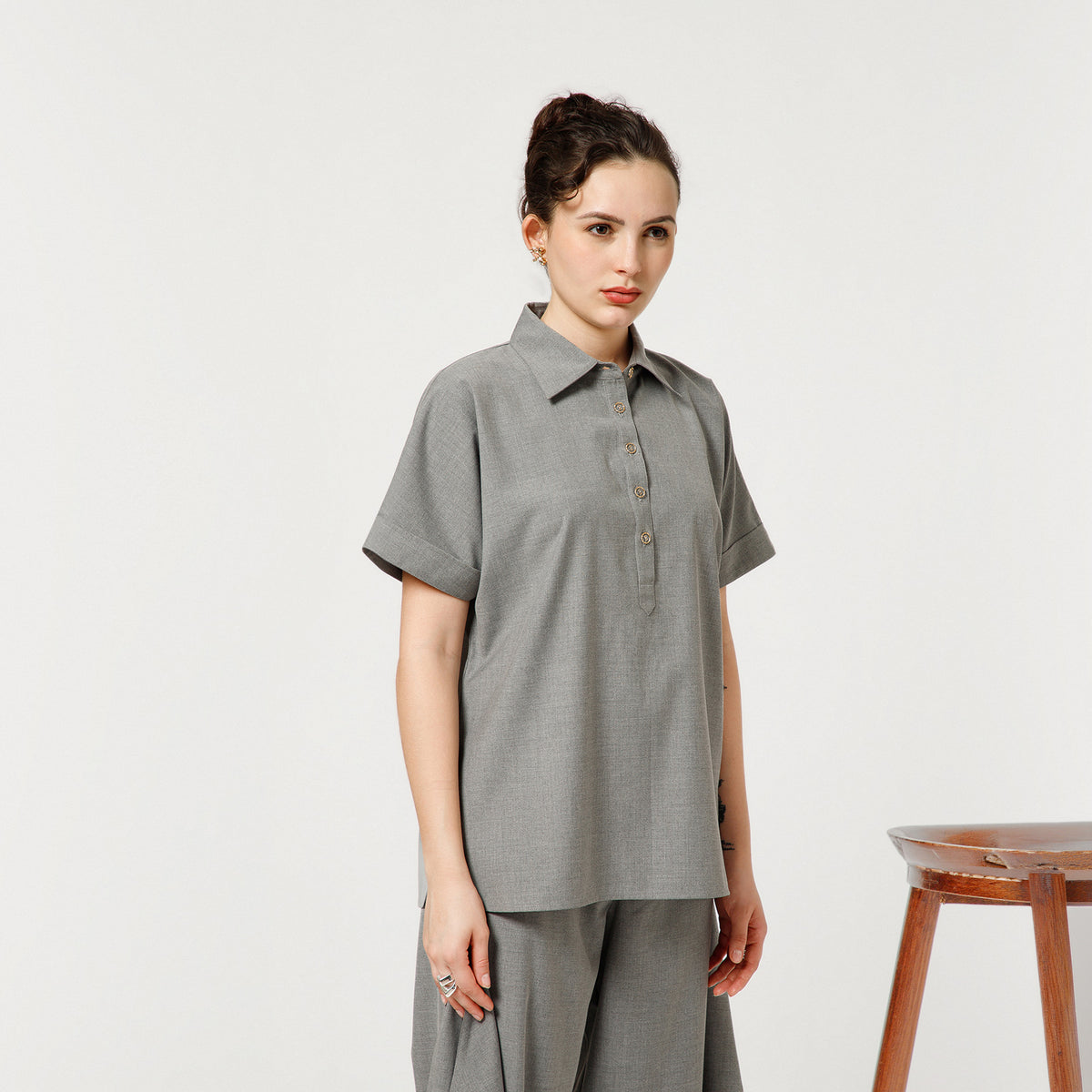 Light Grey Top With Short Sleeves