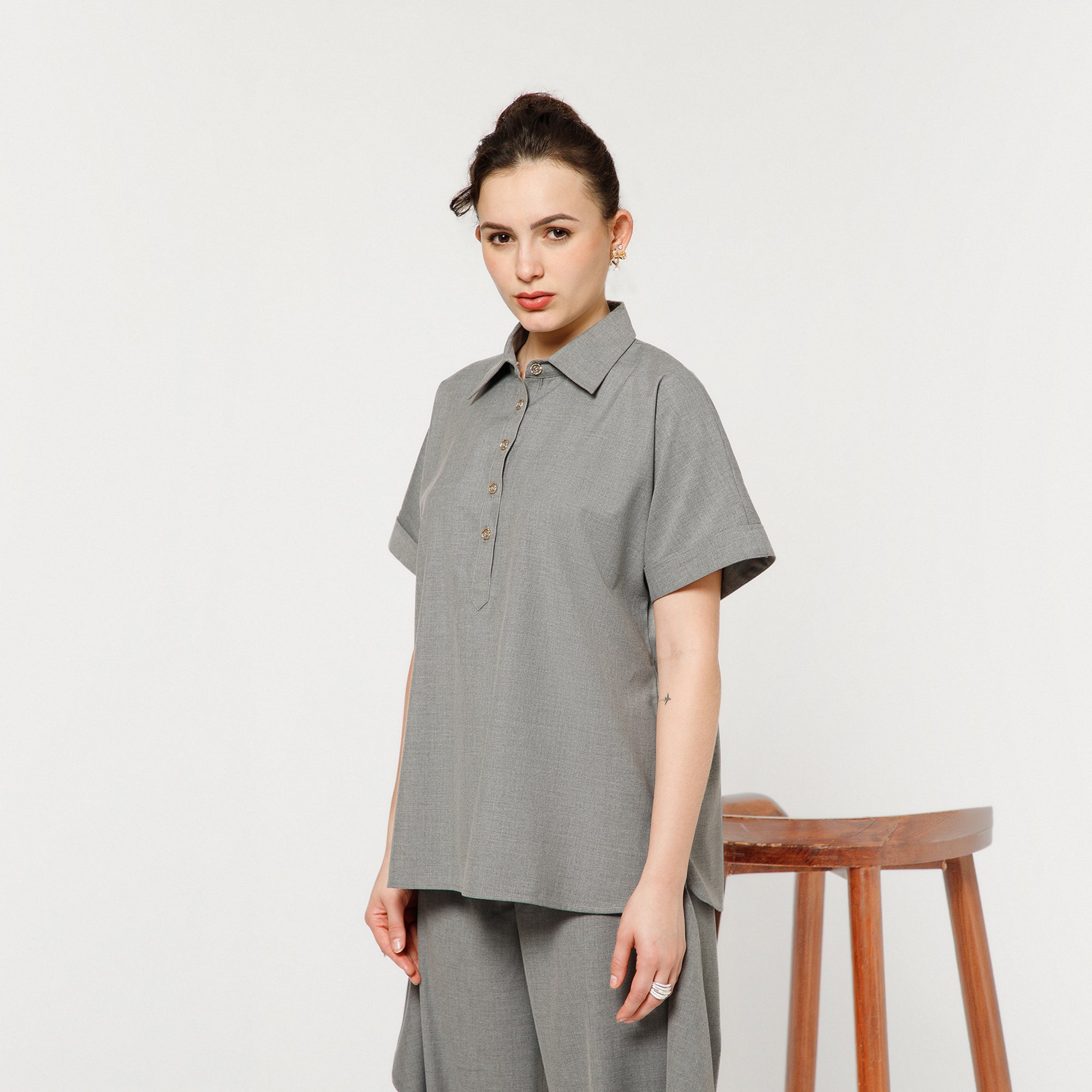 Light Grey Top With Short Sleeves