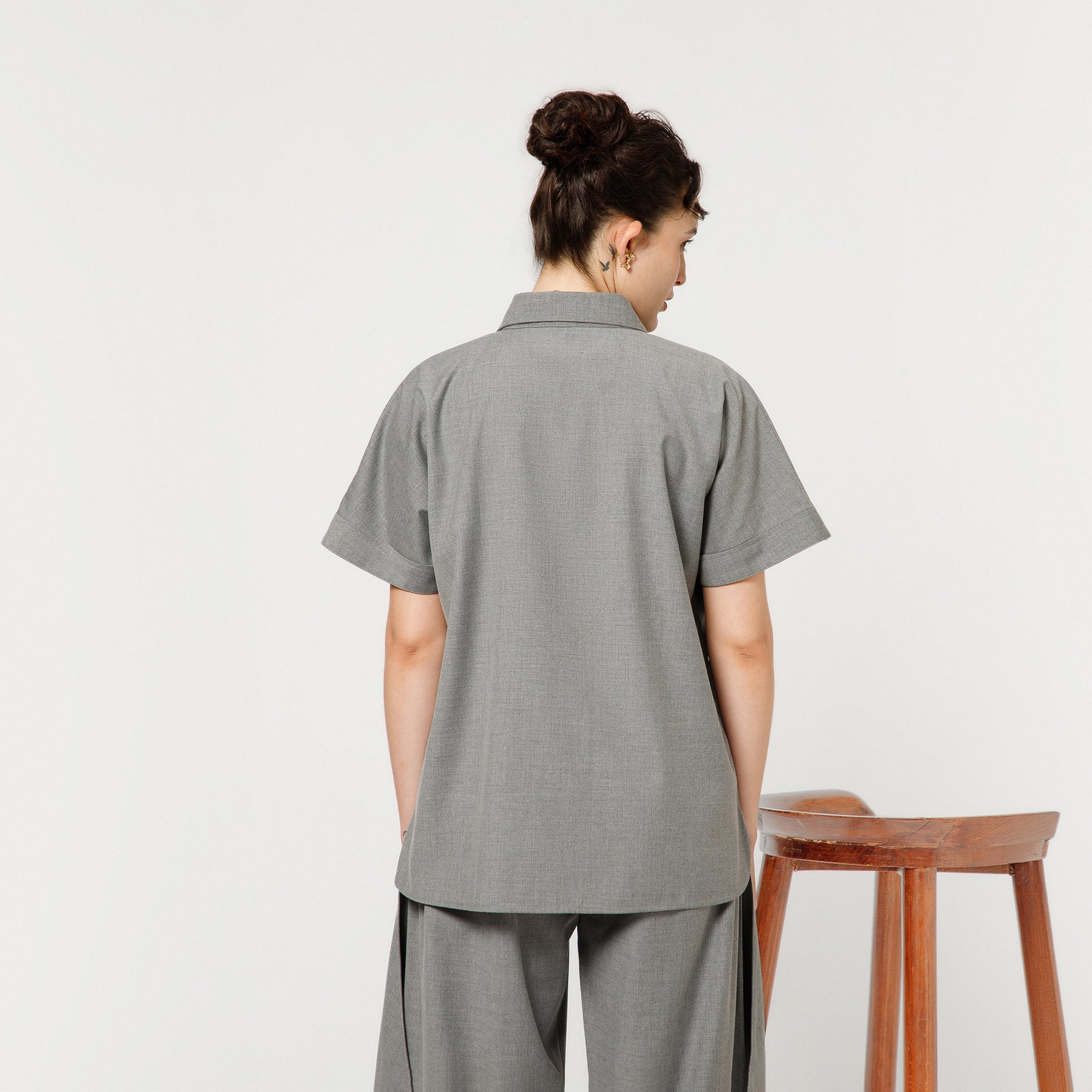 Light Grey Top With Short Sleeves