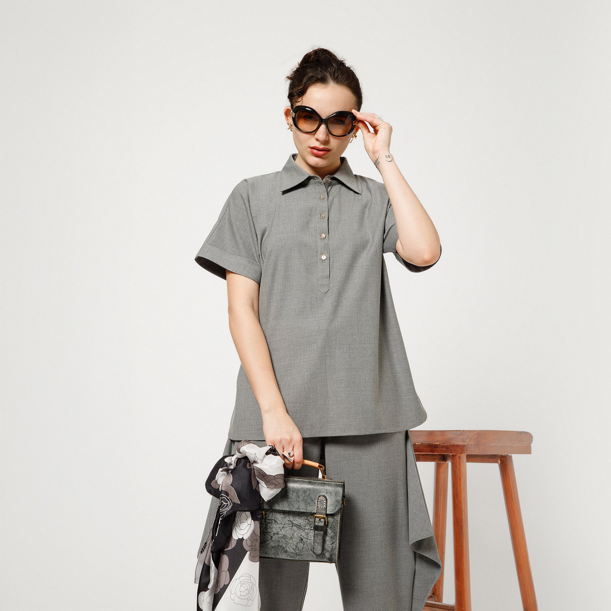Light Grey Top With Short Sleeves