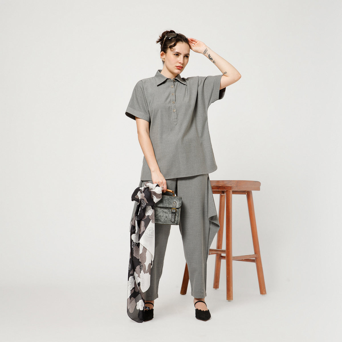 Light Grey Top With Short Sleeves