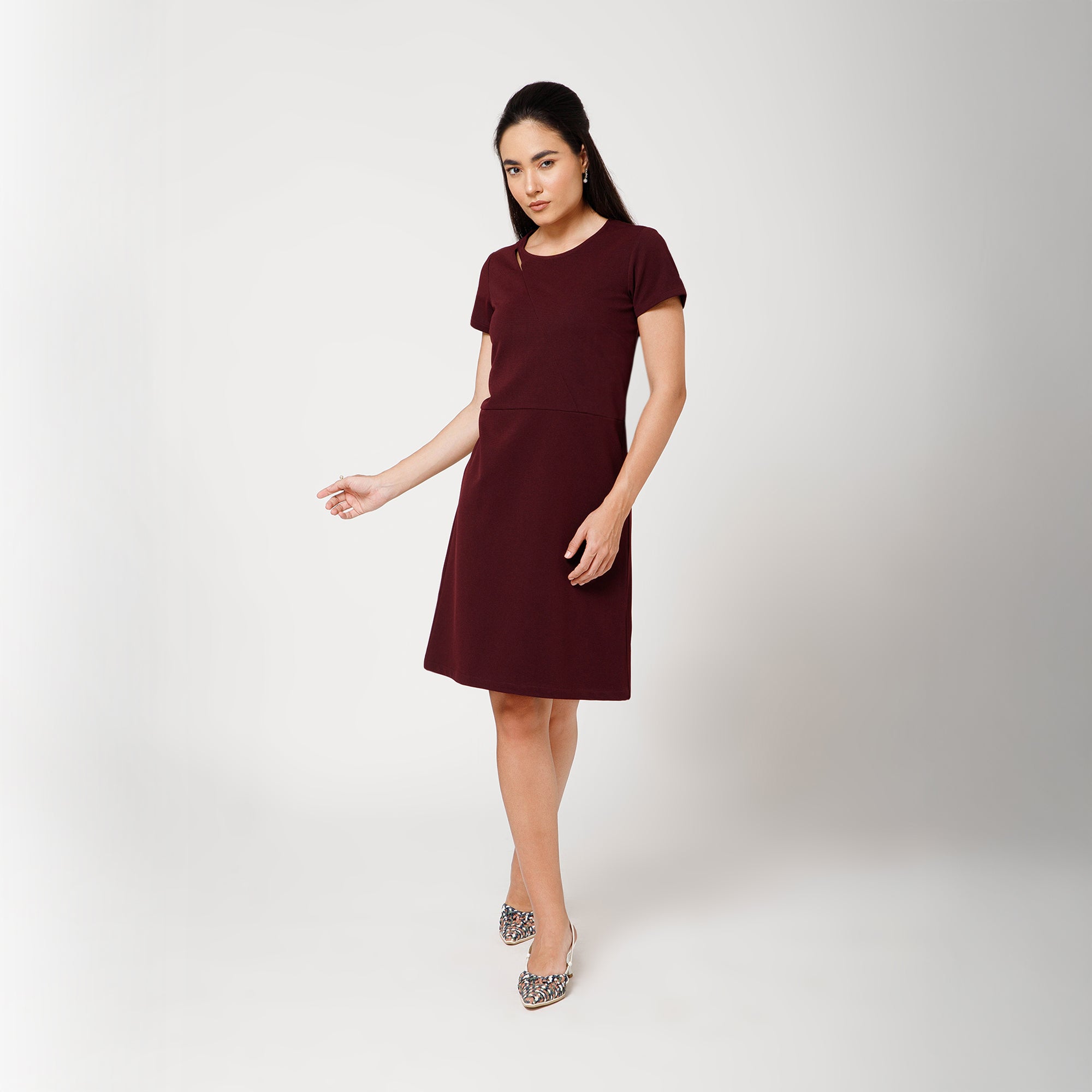 ผ้าซารีป่านสีเบจพร้อมไข่มุก