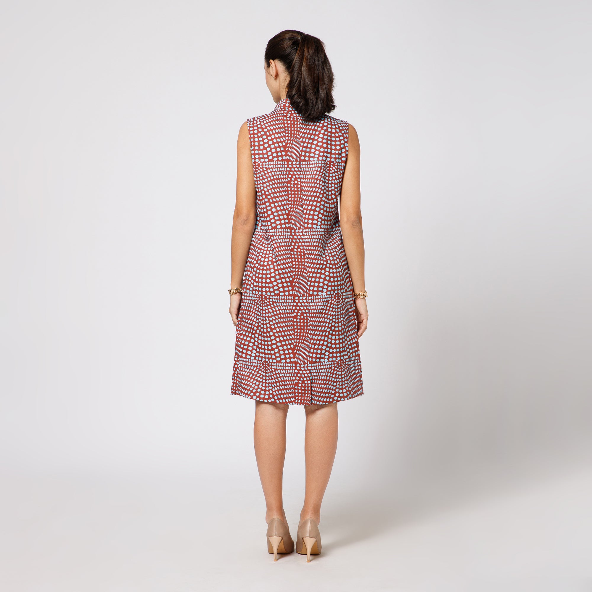 ผ้าซารีป่านสีเบจพร้อมไข่มุก