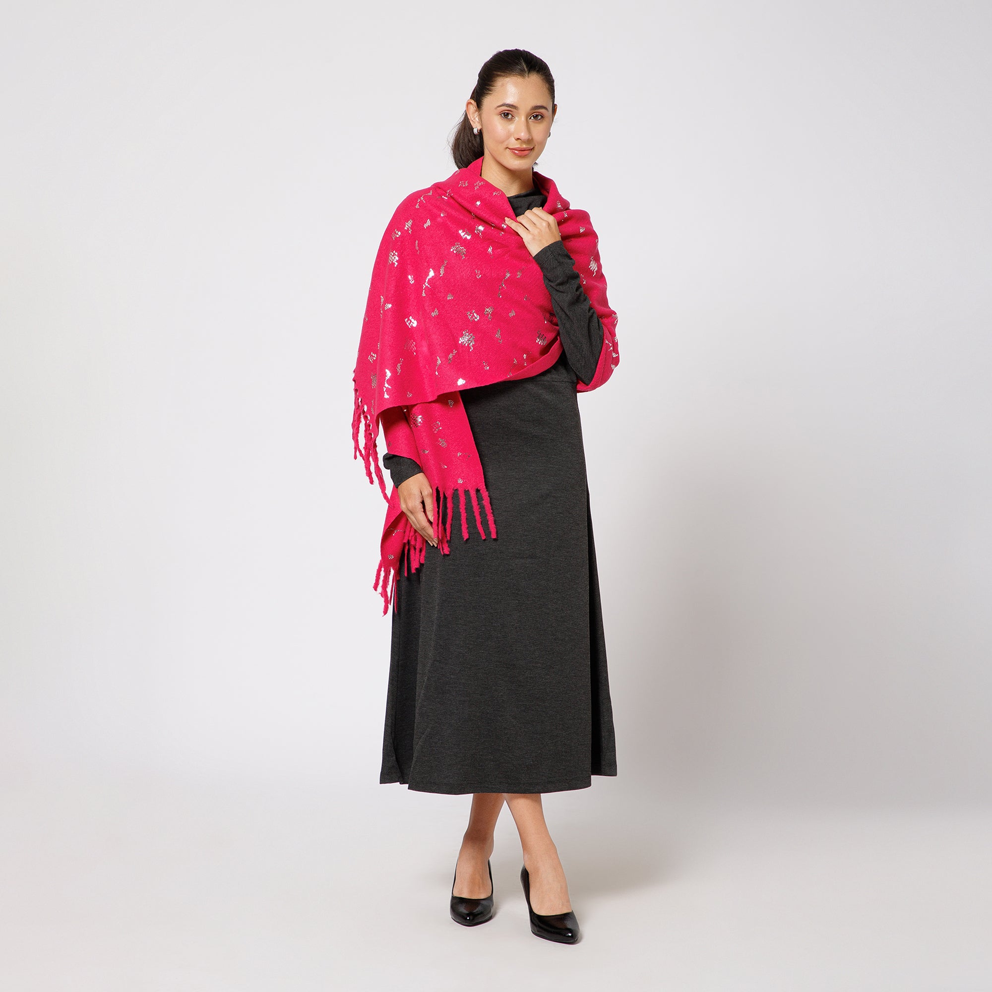 ผ้าซารีป่านสีเบจพร้อมไข่มุก