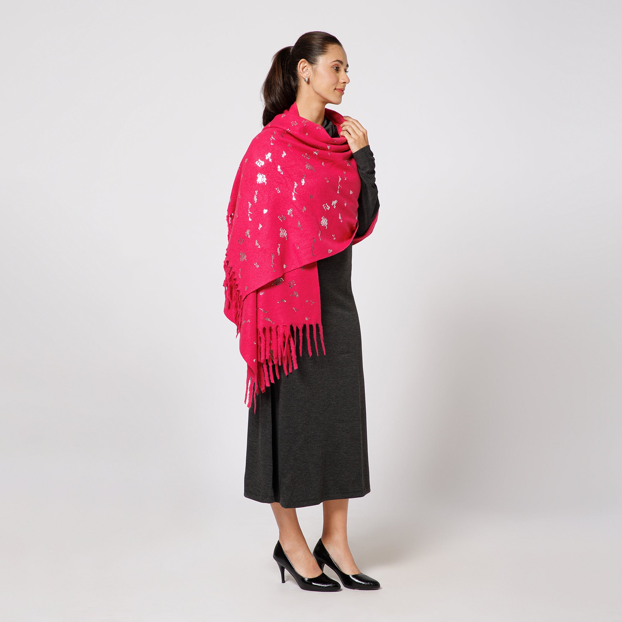 ผ้าซารีป่านสีเบจพร้อมไข่มุก