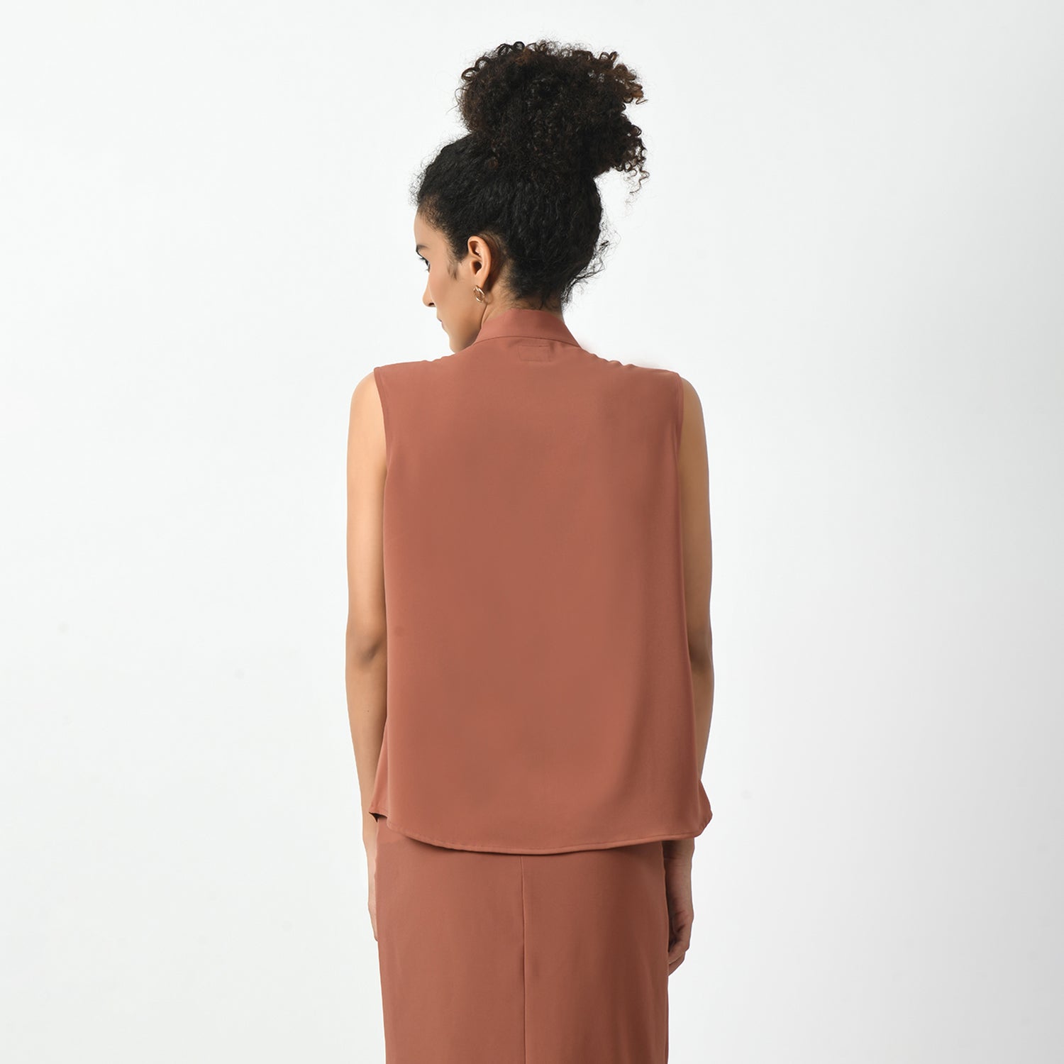 Peach Sleeveless Top With Knot