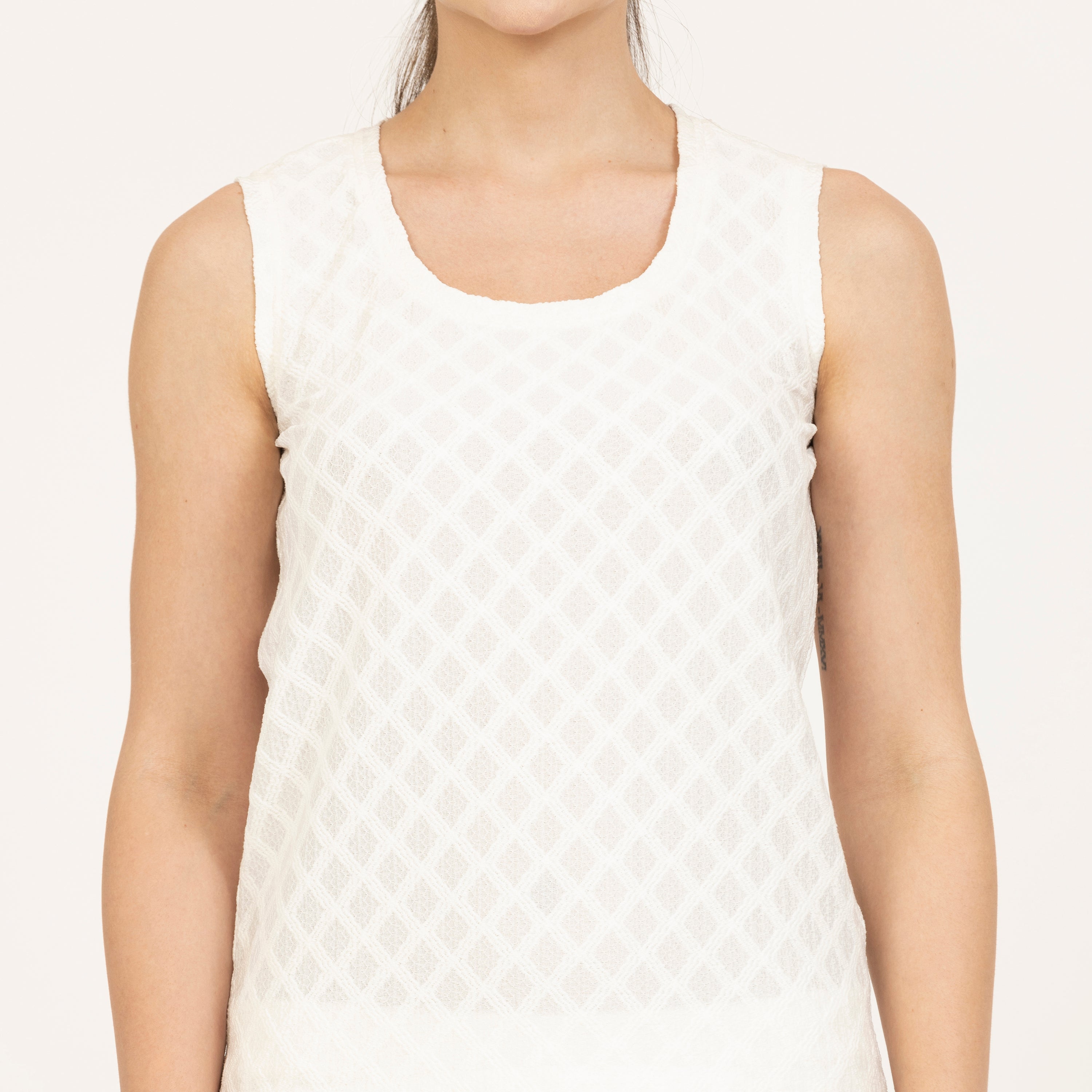 Off White Diamond Textured Without Sleeves Top