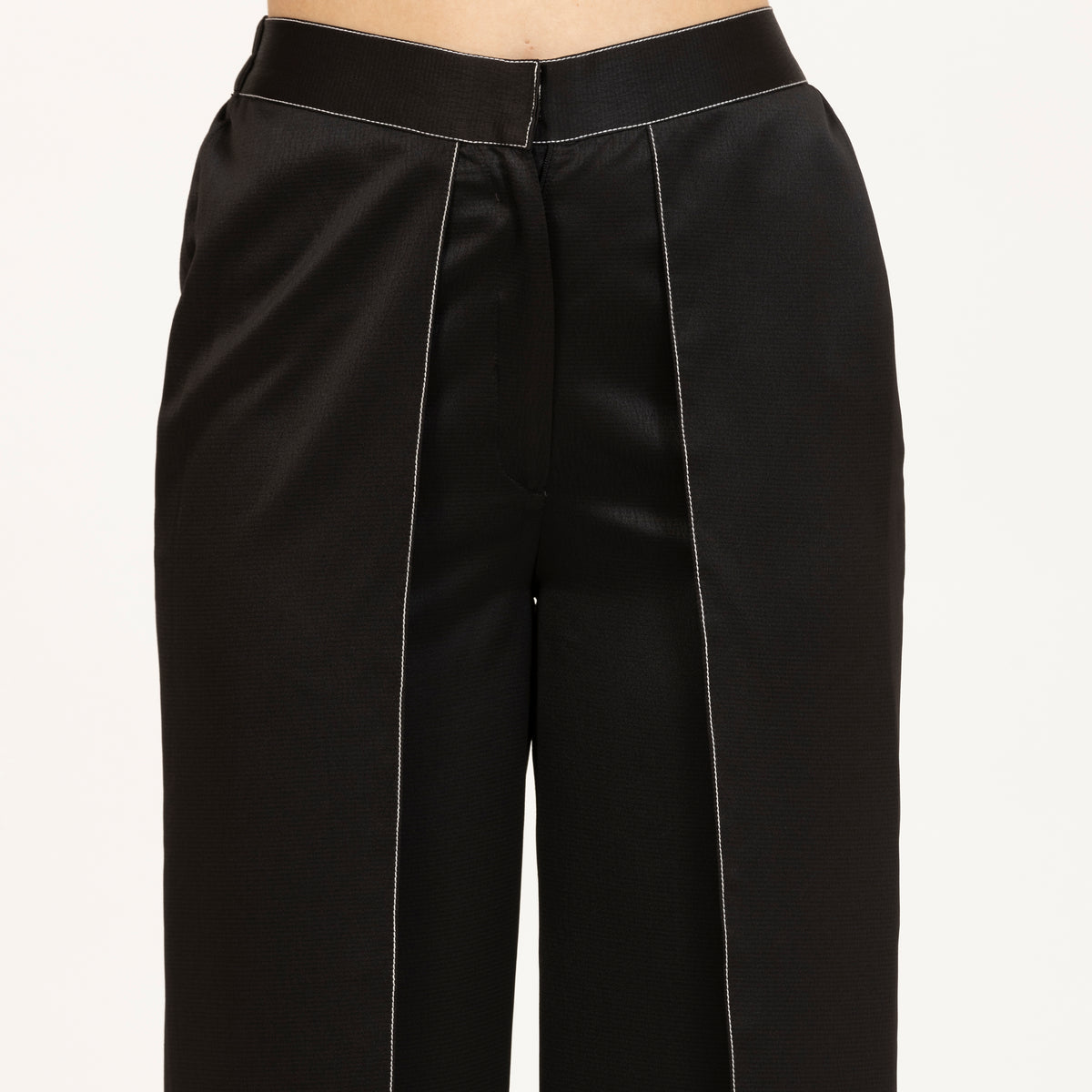 Plazzo Flap Satin Tekstur Hitam Dengan Jahitan Atas