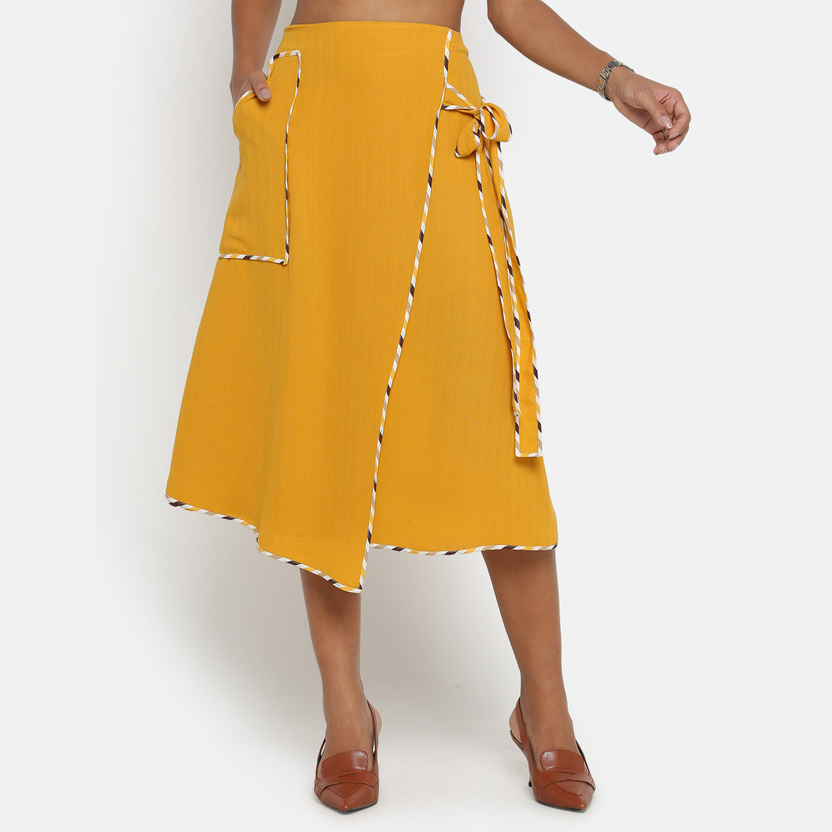 Yellow asymmetrical skirt with contrast piping