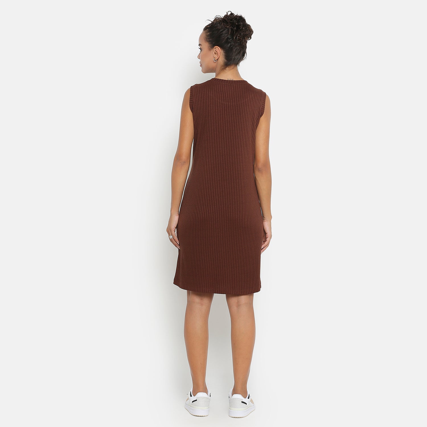 Without sleeves brown ribbed fitted dress
