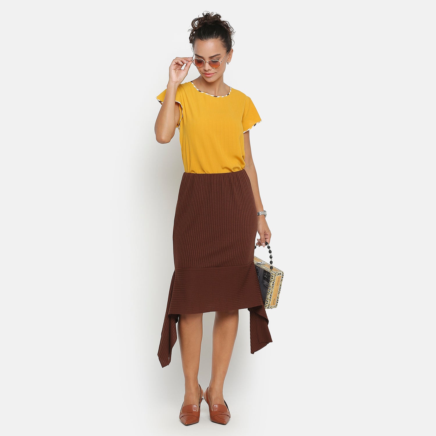 Yellow top with frill on side seam with contrast pining